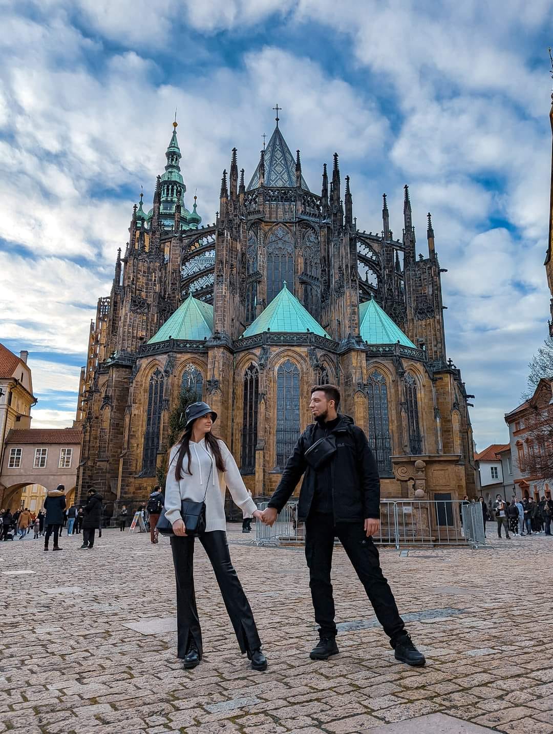 Вічного кохання у засвітах: через падіння уламків російської ракети в Києві загинула молода пара