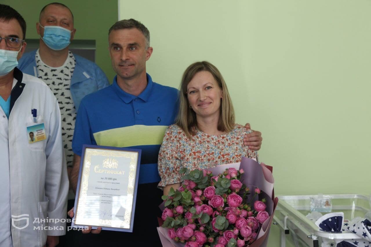 Символ відродження країни: у Дніпрі вперше за довгий час народилась трійня