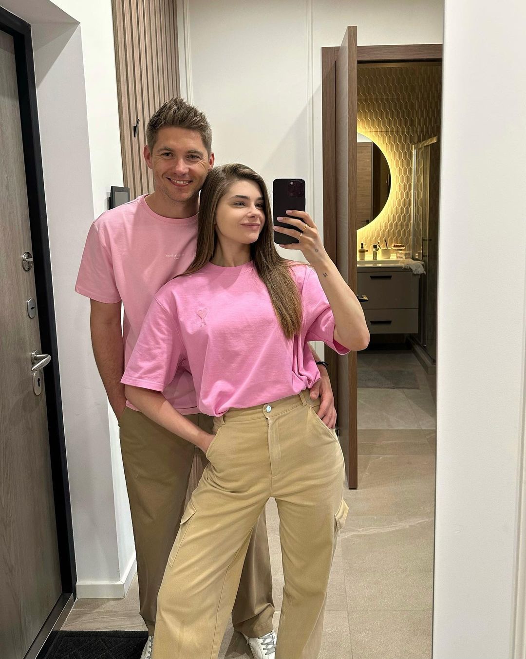 Остапчук "вляпався" у скандал через публічні ревнощі молодої дружини