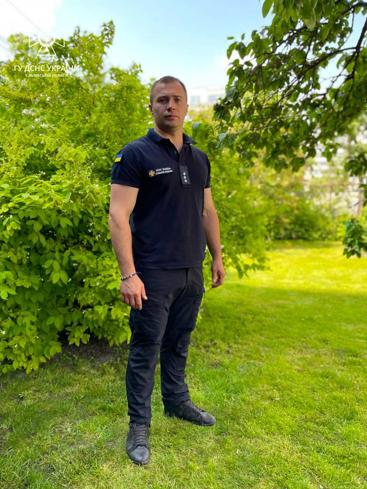 Чоловік врятував водія з авто, що перекинулося й могло вибухнути: історія сміливого вчинку