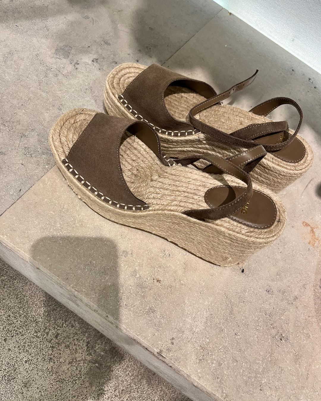 Ловіть наймодніше взуття літа 2023, без якого не вийти на вулицю