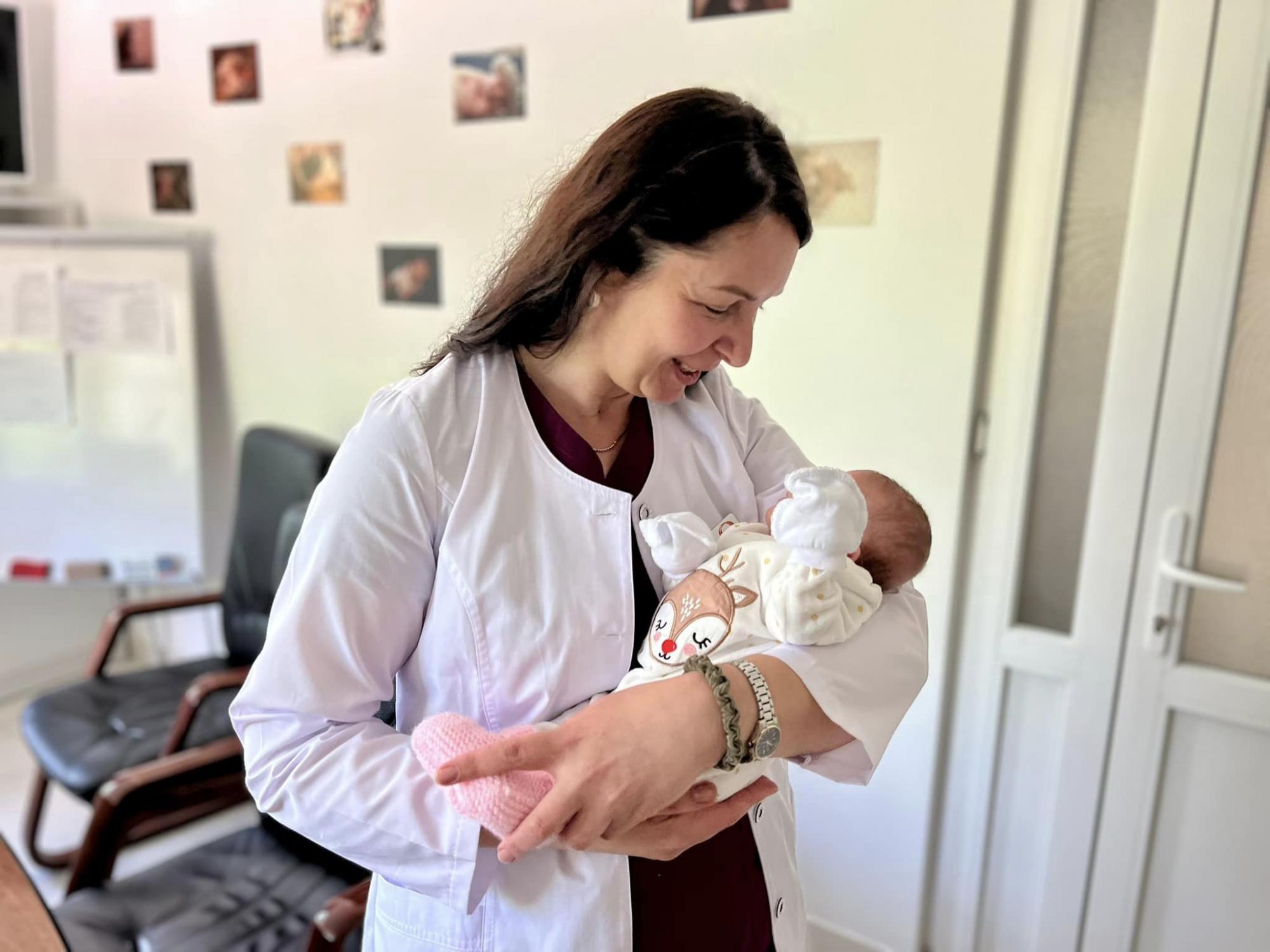 Народилася з вагою 970 грамів: у Львові врятували дівчинку з важкою патологією