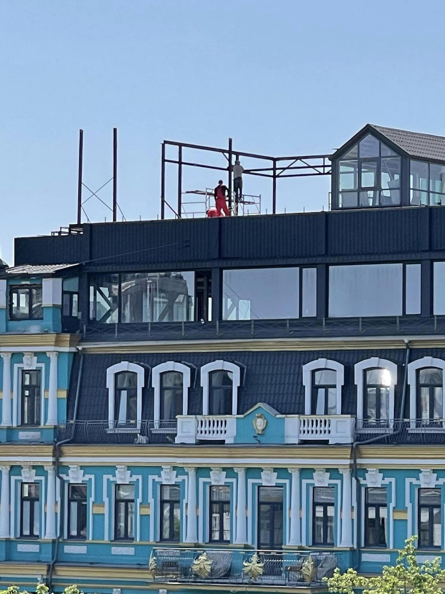 На київському будинку-пам'ятці помітили незаконну надбудову: що відомо
