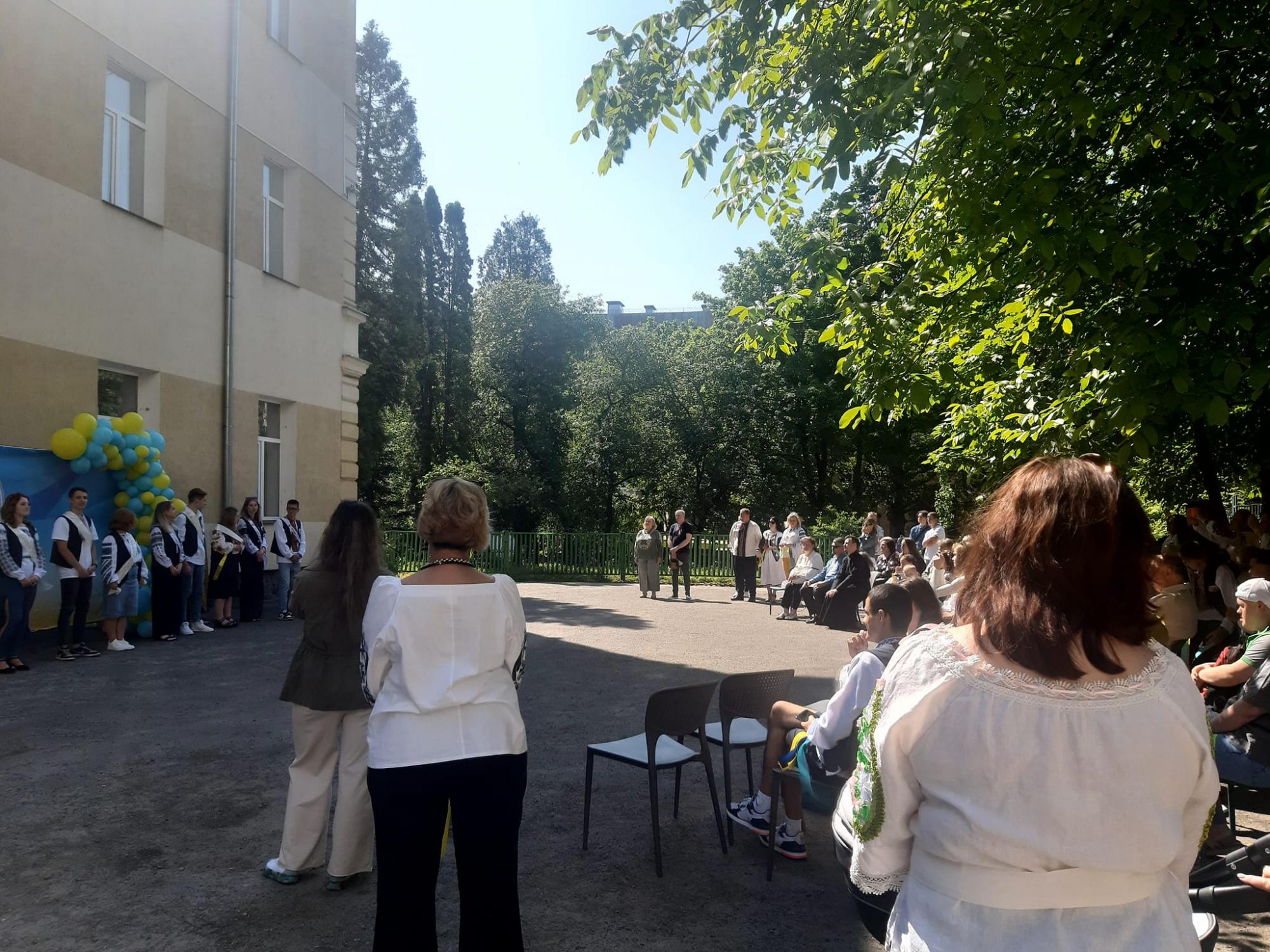 "Чому йому немає місця на святі?" У Львові дитину з інвалідністю не запросили на свято останнього дзвоника