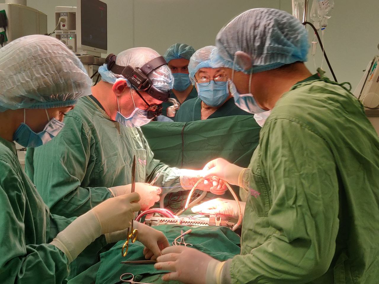 Серце доставили небом. Лікарі зворушили історією порятунку 15-річного Максима