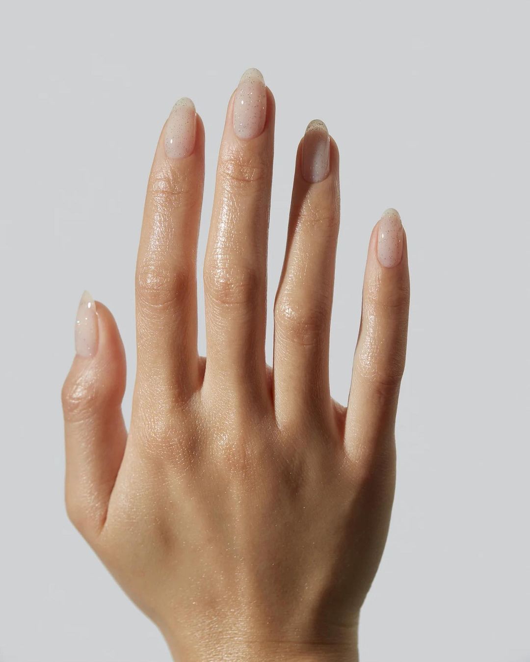 Весільний манікюр 2023: головні тренди для найважливішого дня (фото)