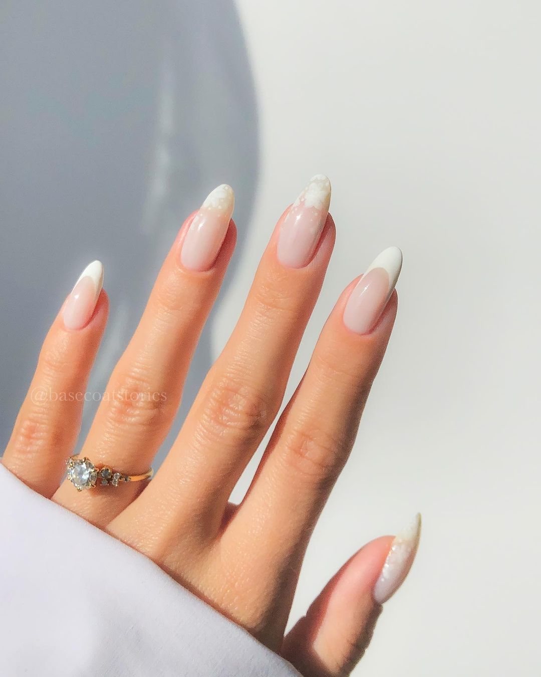 Весільний манікюр 2023: головні тренди для найважливішого дня (фото)