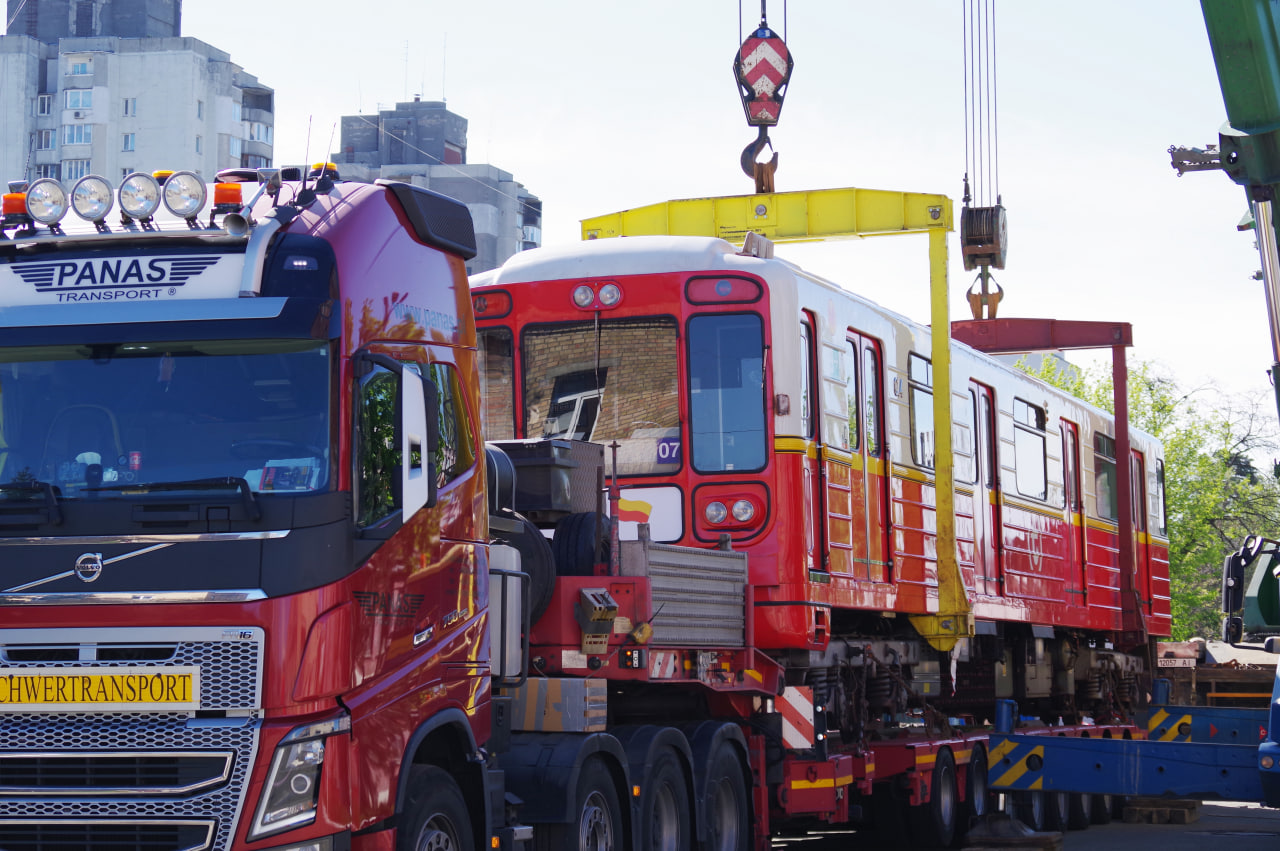 Київський метрополітен показав "нові" польські вагони: відео і фото