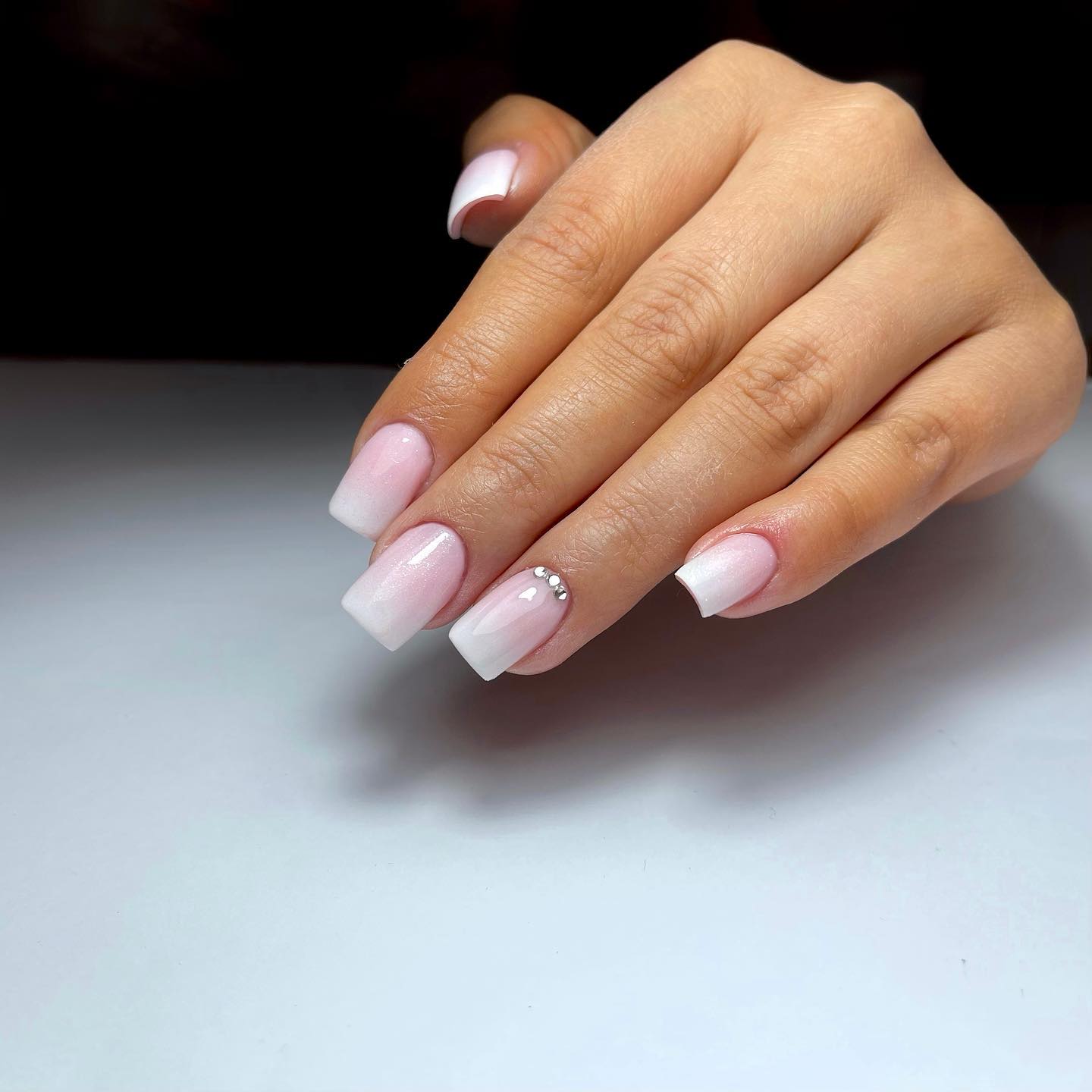 Весільний манікюр 2023: головні тренди для найважливішого дня (фото)