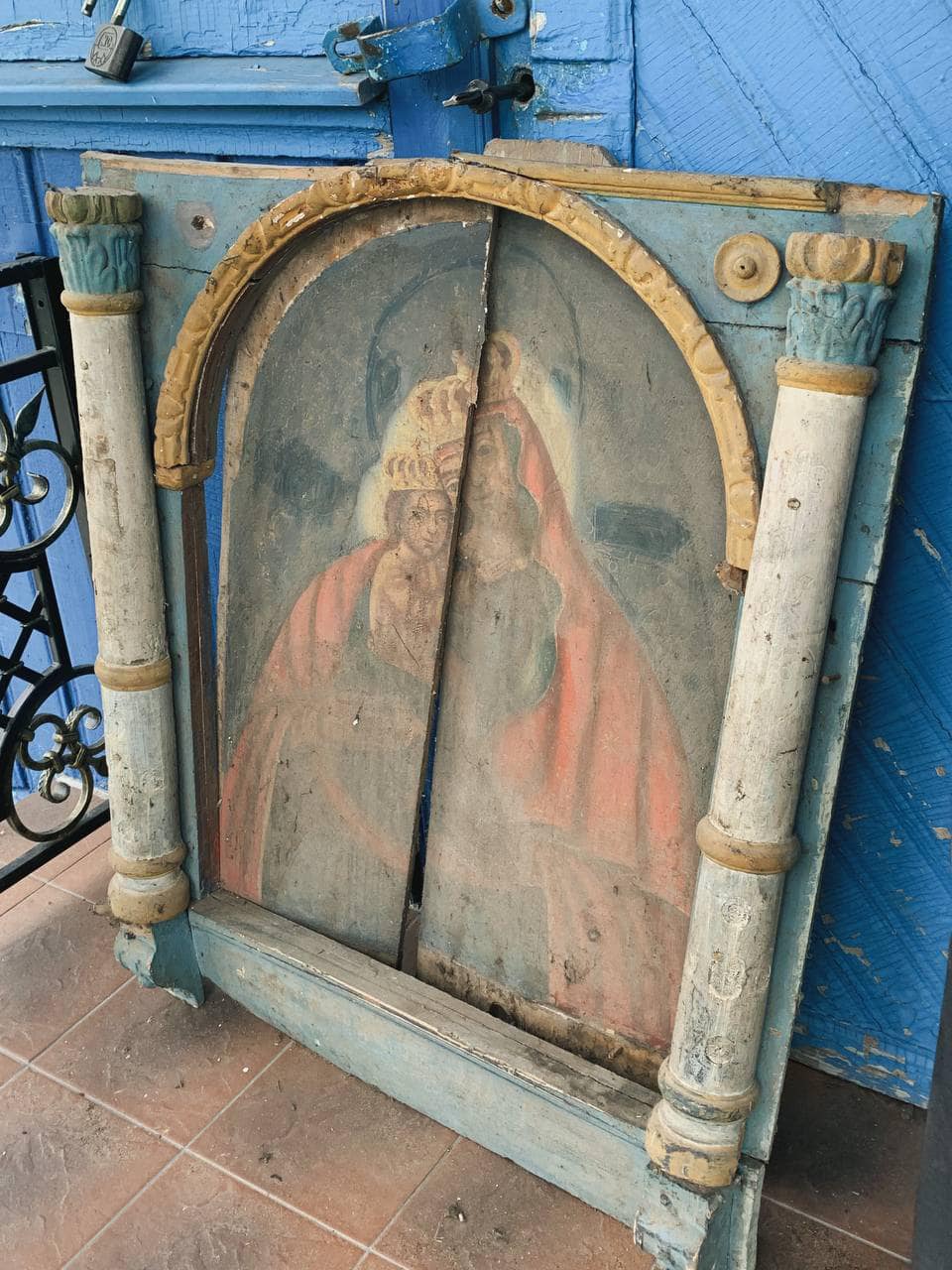 На горищі старого волинського храму знайшли унікальну 300-річну ікону Почаївської Божої Матері (фото)
