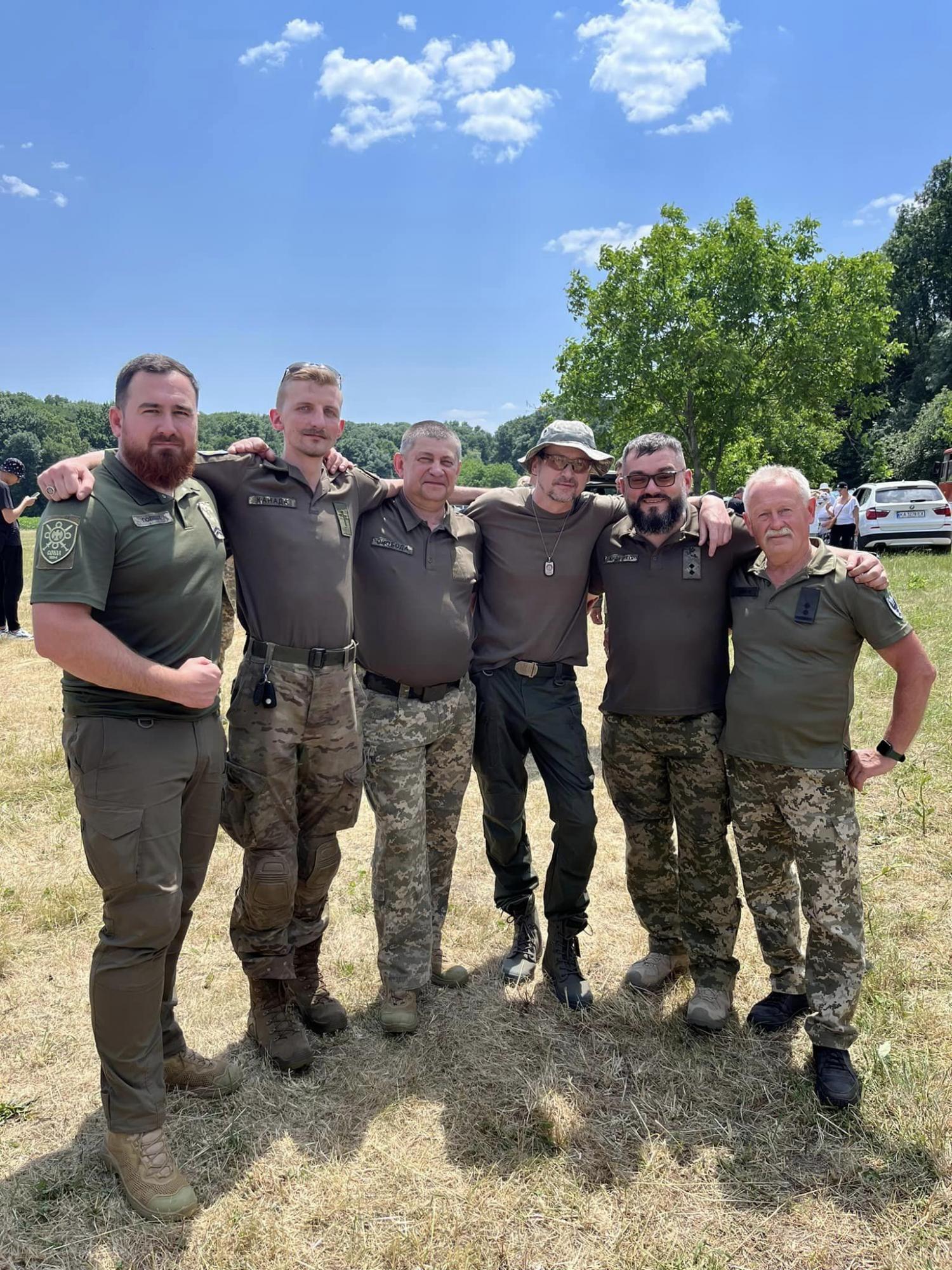 "Майже повністю втратив слух": легенда 90-х потрапив у лікарню після благодійного концерту (фото)