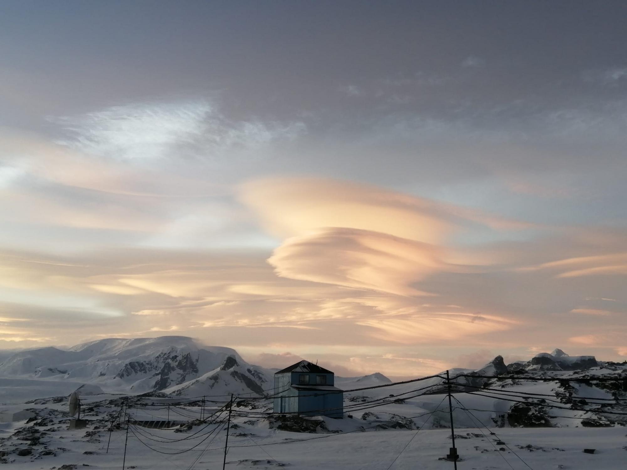 Просто фантастика! Полярники показали "комбо" неймовірних аномалій в Антарктиці
