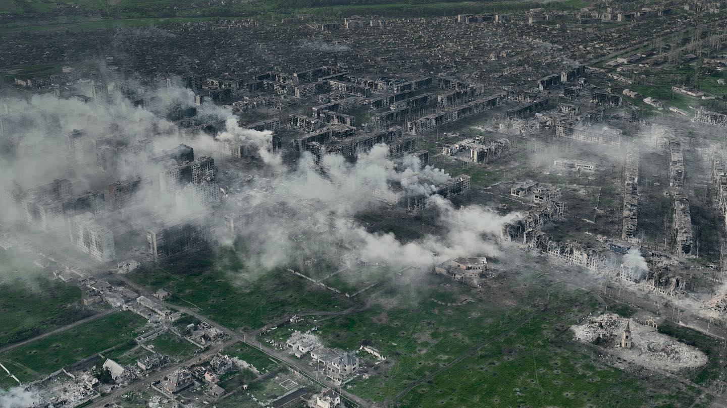 "Бахмута більше не існує": у мережі показали останні знімки міста