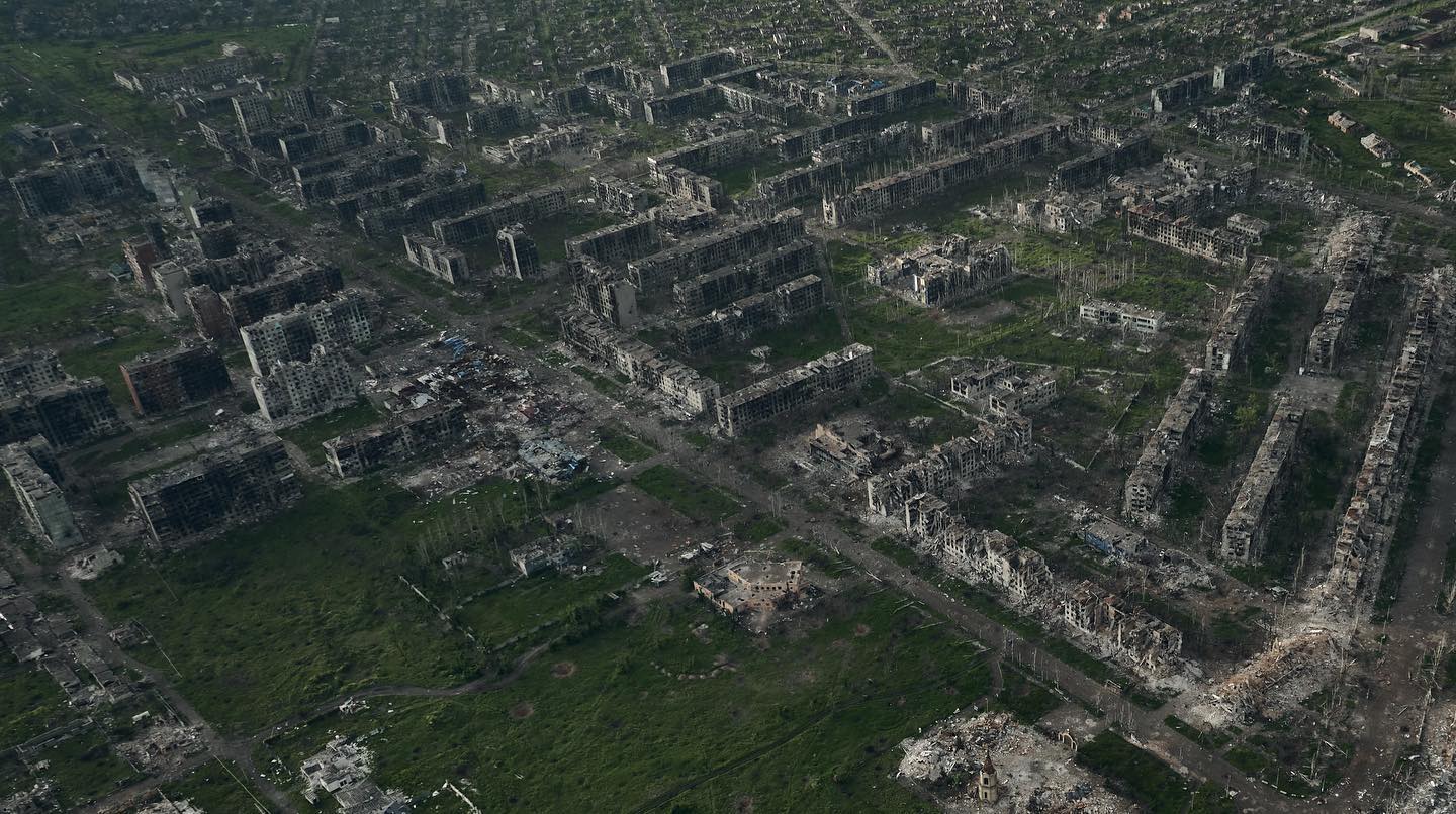 "Бахмута більше не існує": у мережі показали останні знімки міста