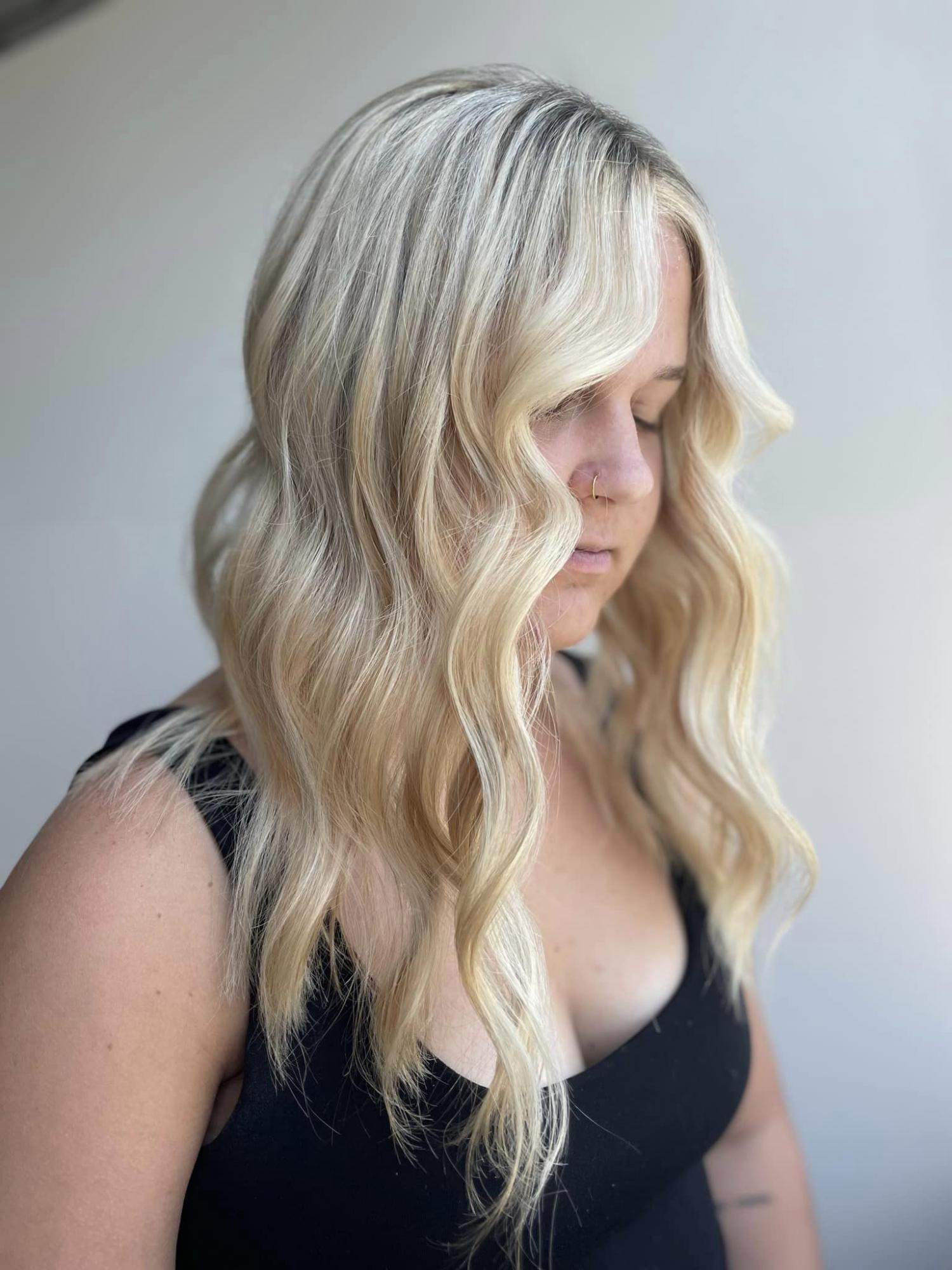 Scandi Hairline - новий метод фарбування волосся, який робить обличчя молодшим (фото)