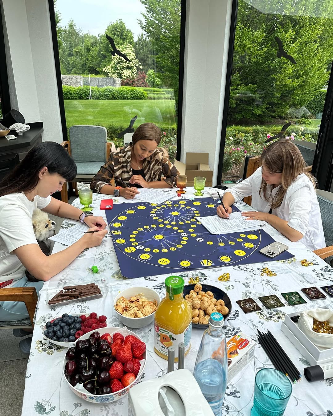 Була обличчям телеканалу М1, а тепер мовчить про війну: куди зникла Вікторія Батуі