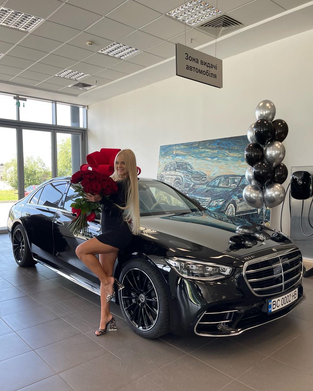 Українська блогерка Юля Верба купила собі "мерса" за 10 млн і жорстко оскандалилася