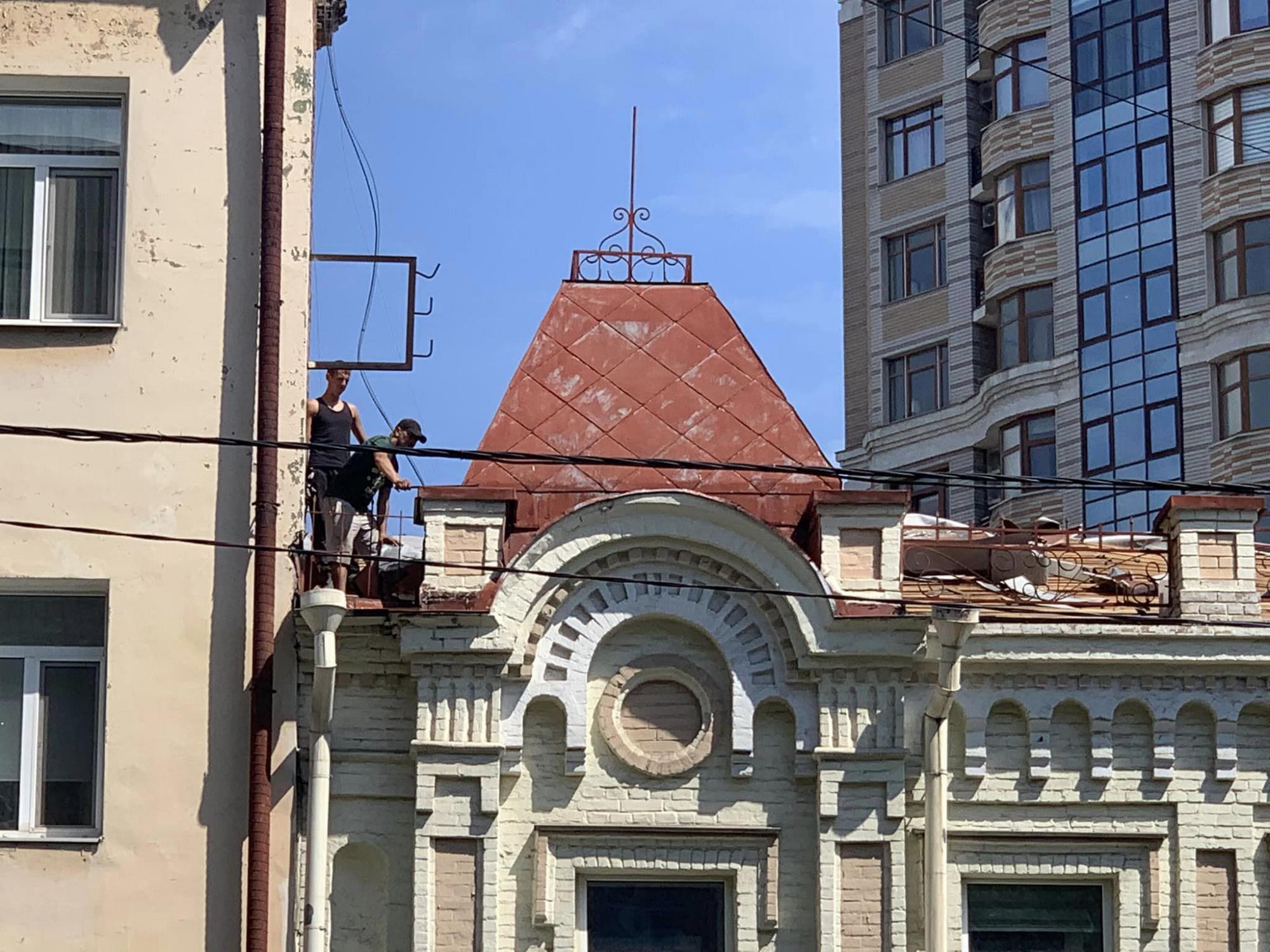 У центрі Києва незаконно руйнують садибу ХІХ століття: що відомо