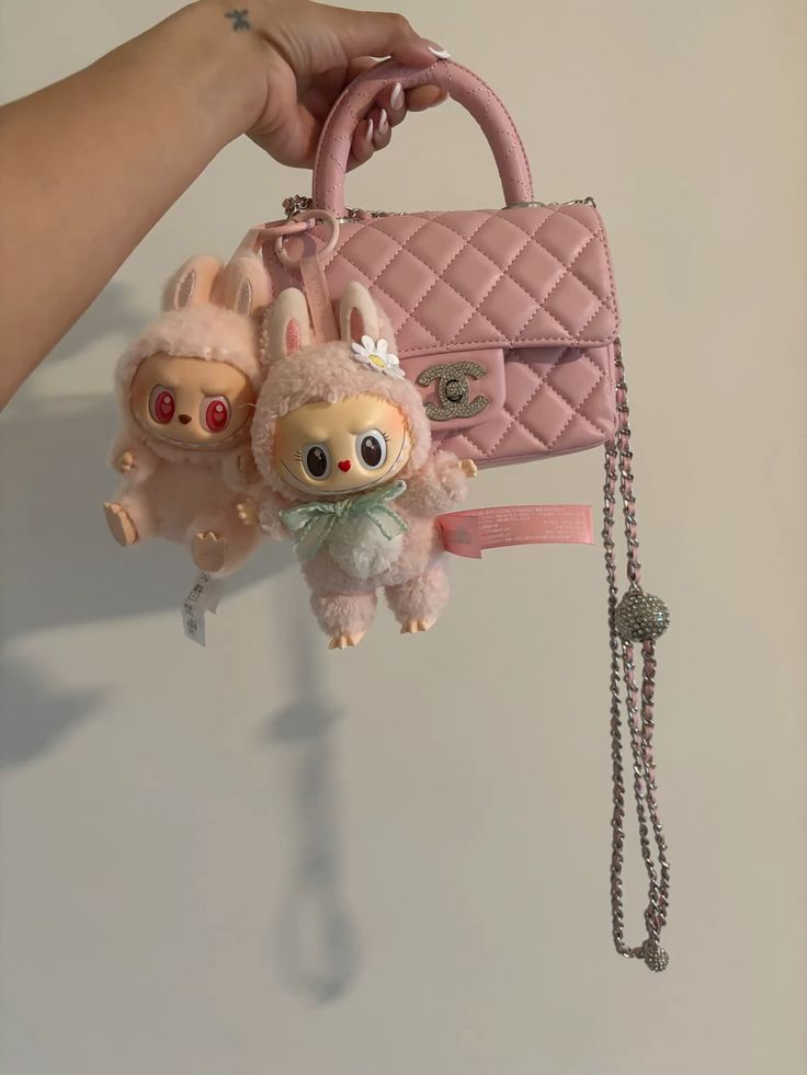 Самый трендовый аксессуар на сумку в 2025 году: вы удивитесь, когда увидите его!