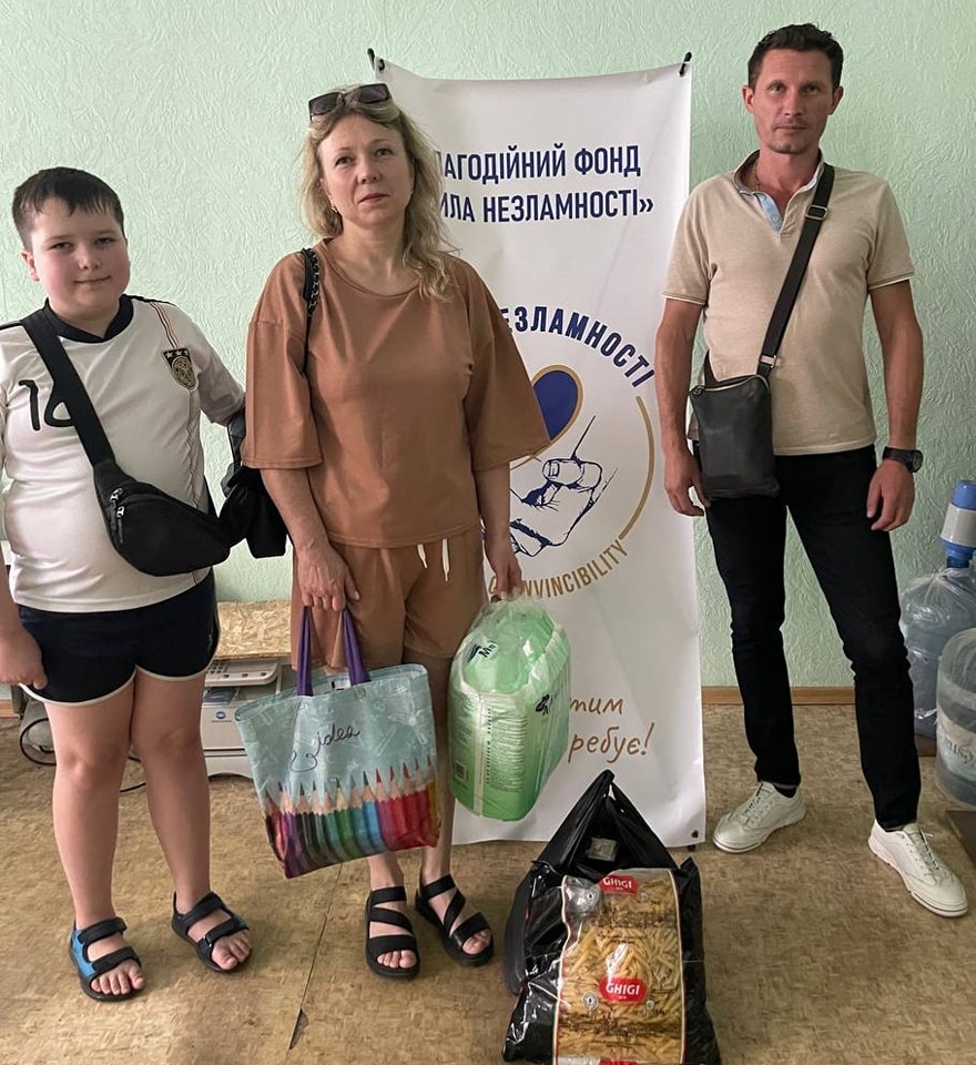 Жителям трьох областей почали видавати гуманітарну допомогу. Де і як її отримати