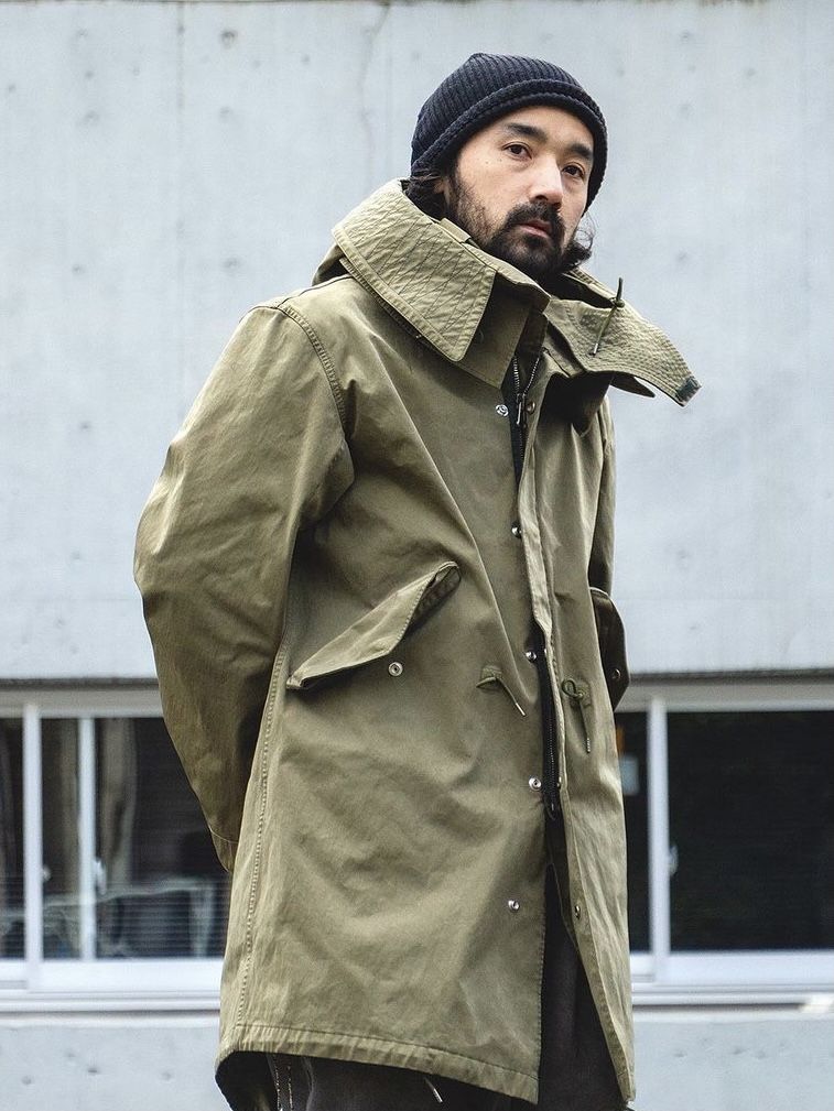 Плащ чи куртка: що краще вибрати чоловікам для дощової погоди восени 2025