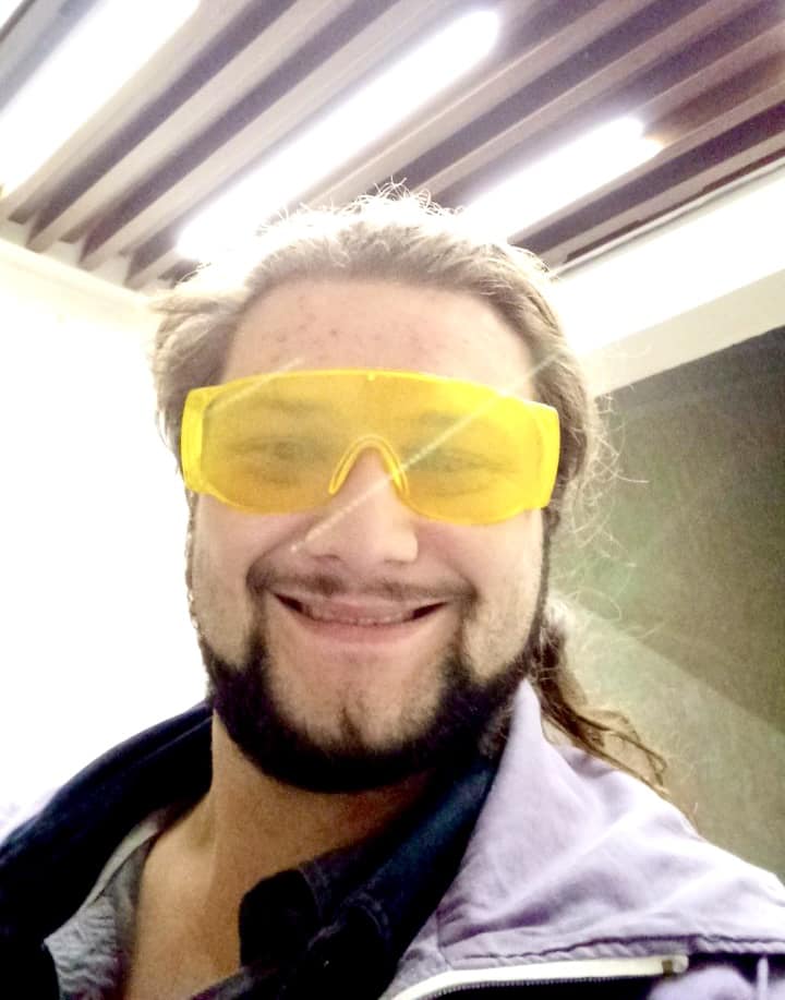 У Києві чоловік перетворив звичайне парадне на крутезне місце відпочинку (фото)