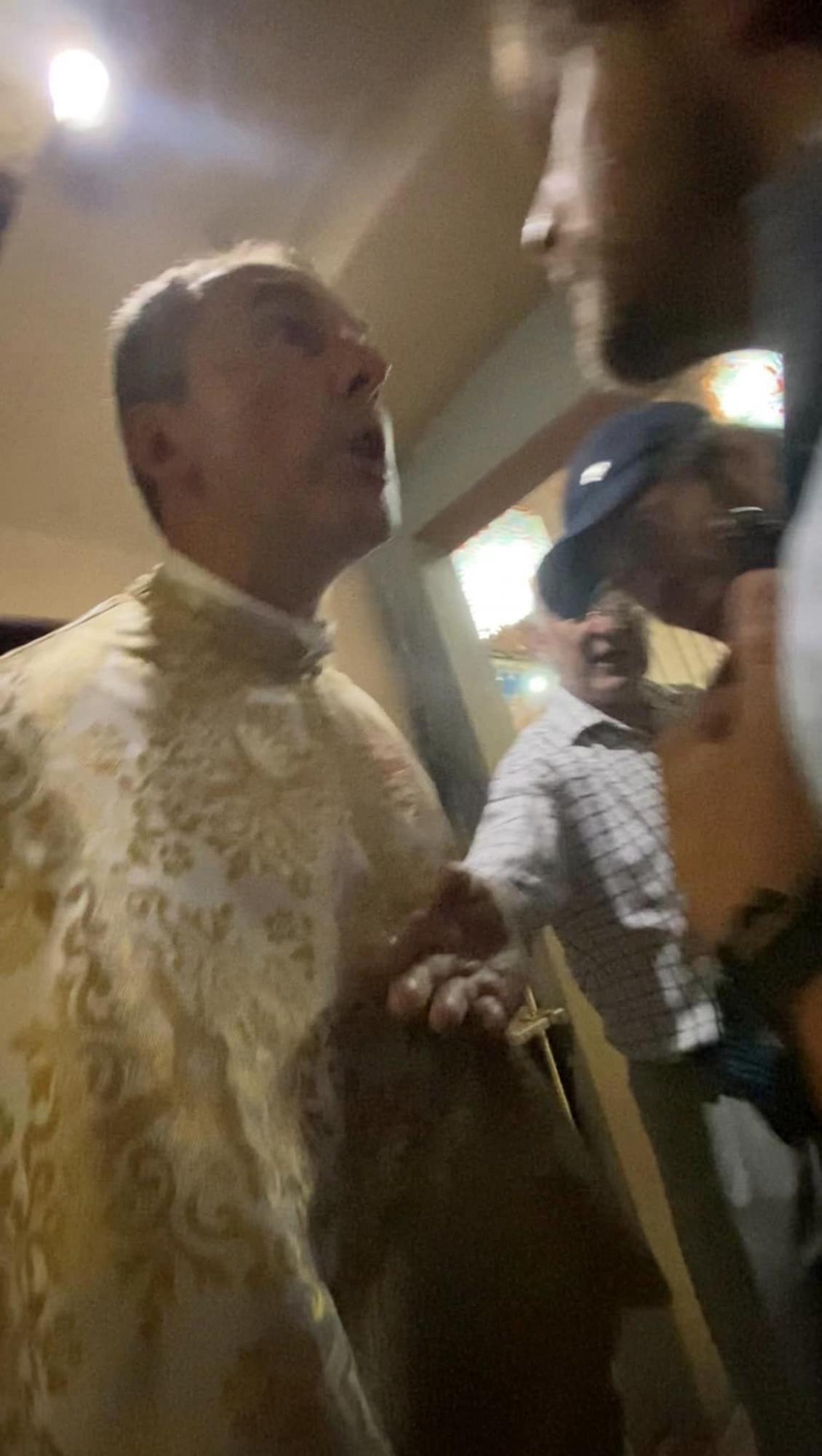 "Ми дуже просимо". В Ужгороді священик закликав, щоб Бог помирив "два братні народи"