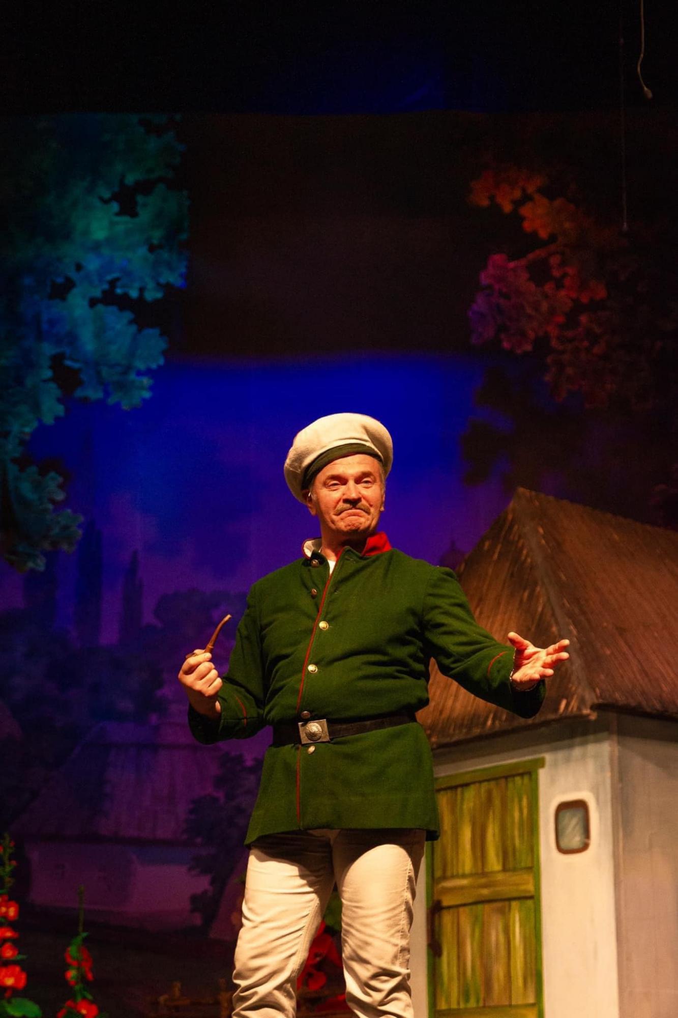 Самый первый сыграл моноспектакль. Умер известный актер и заслуженный артист Украины (фото)