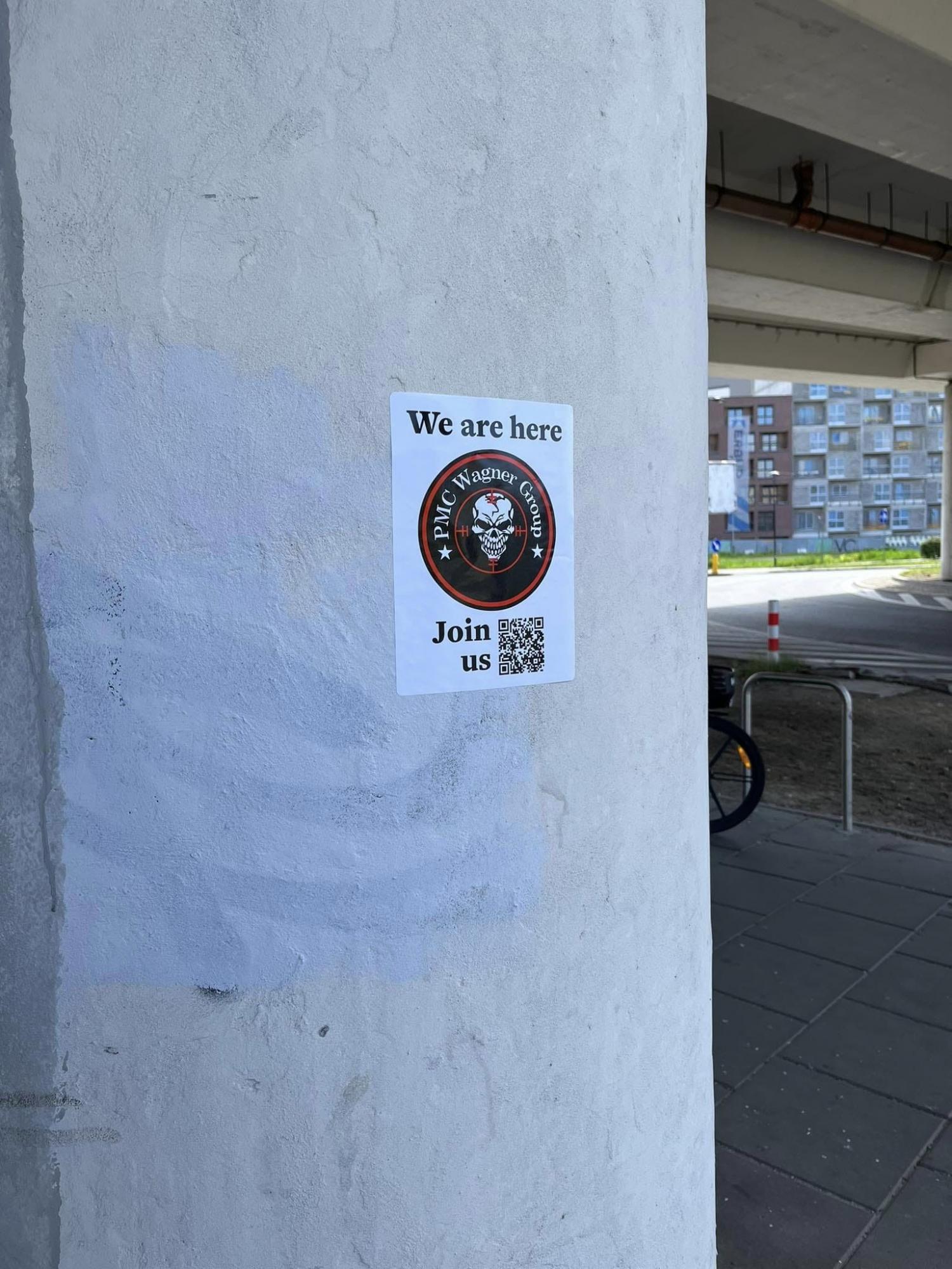 У Польщі з'явилися наклейки із закликом вступити до ПВК "Вагнера": розпочато розслідування