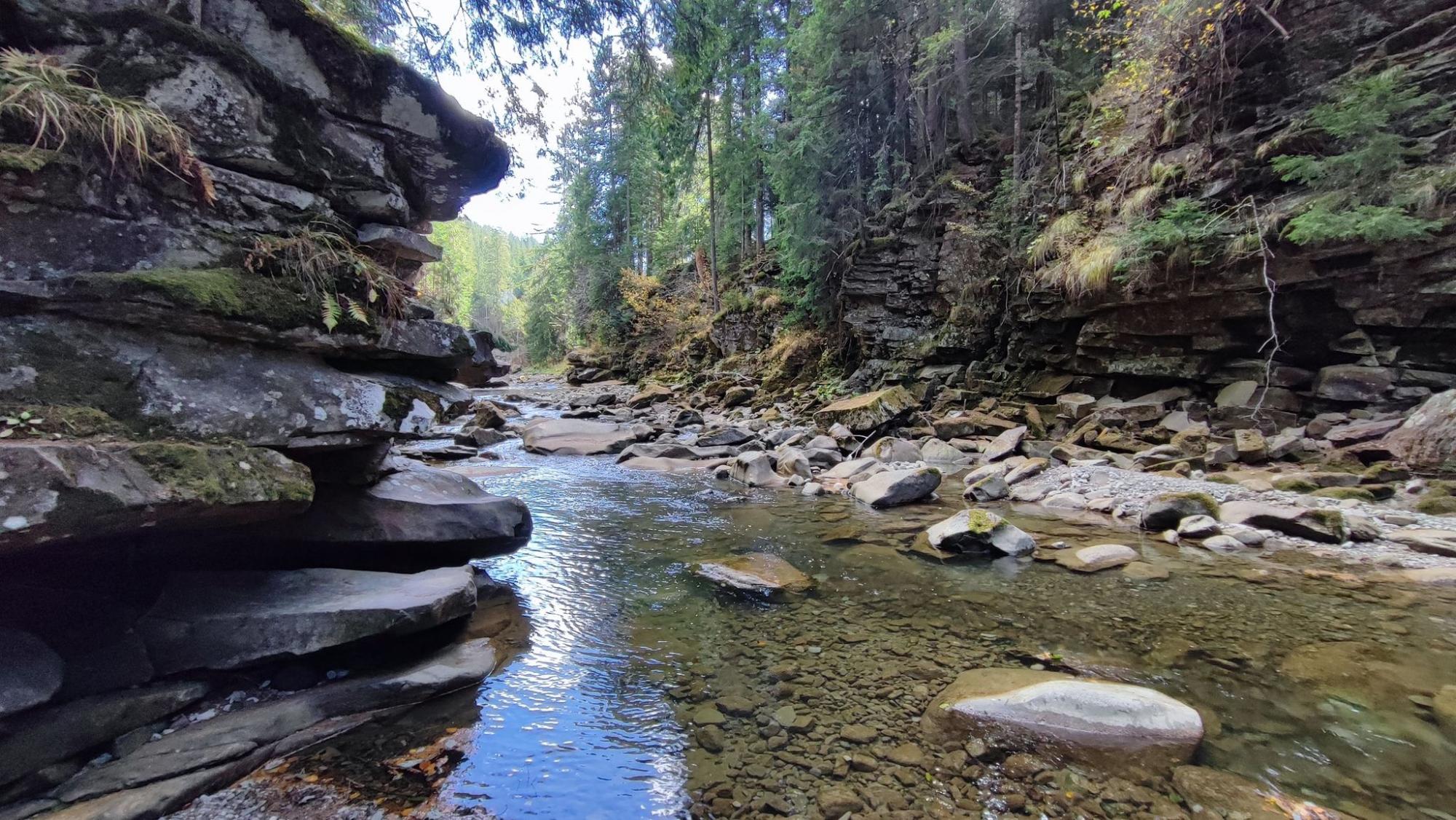 Карпати у міжсезоння. Найцікавіші локації та ціни на відпочинок