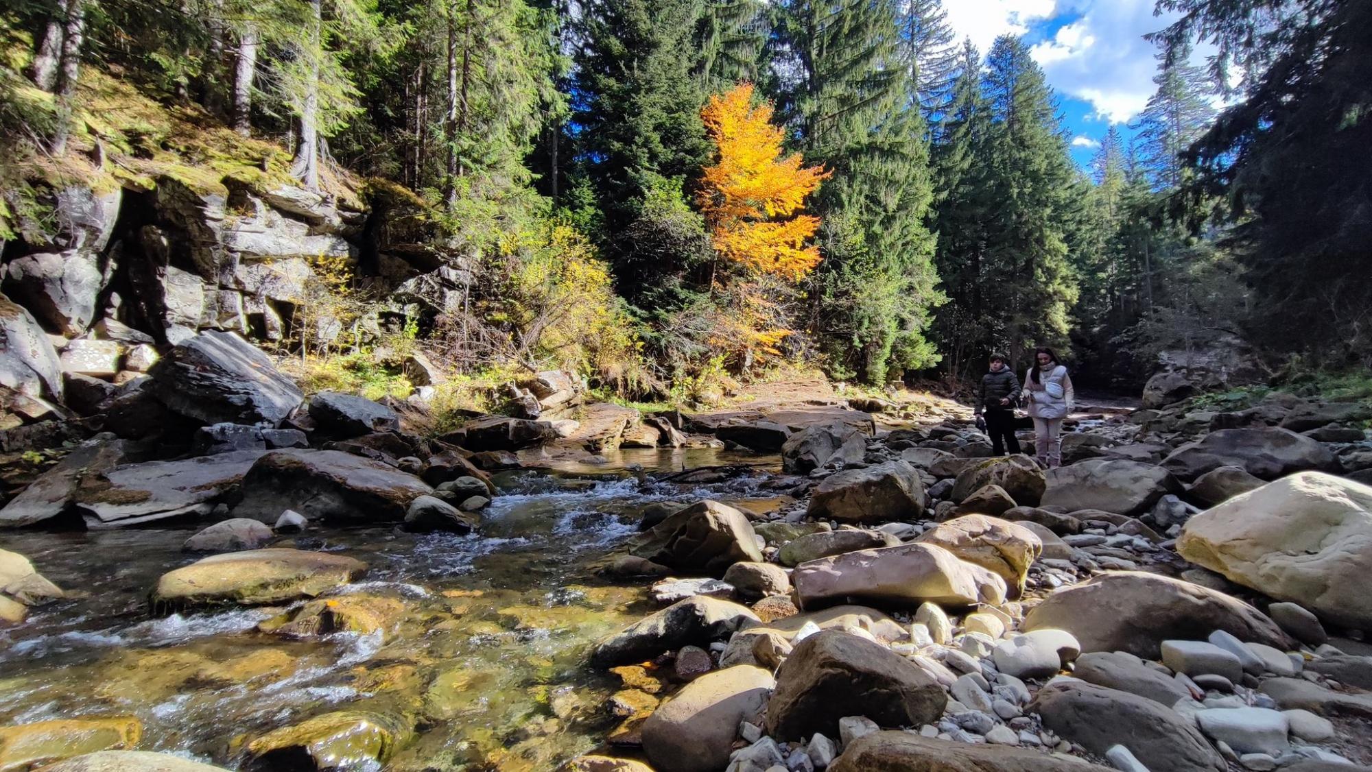 Карпати у міжсезоння. Найцікавіші локації та ціни на відпочинок