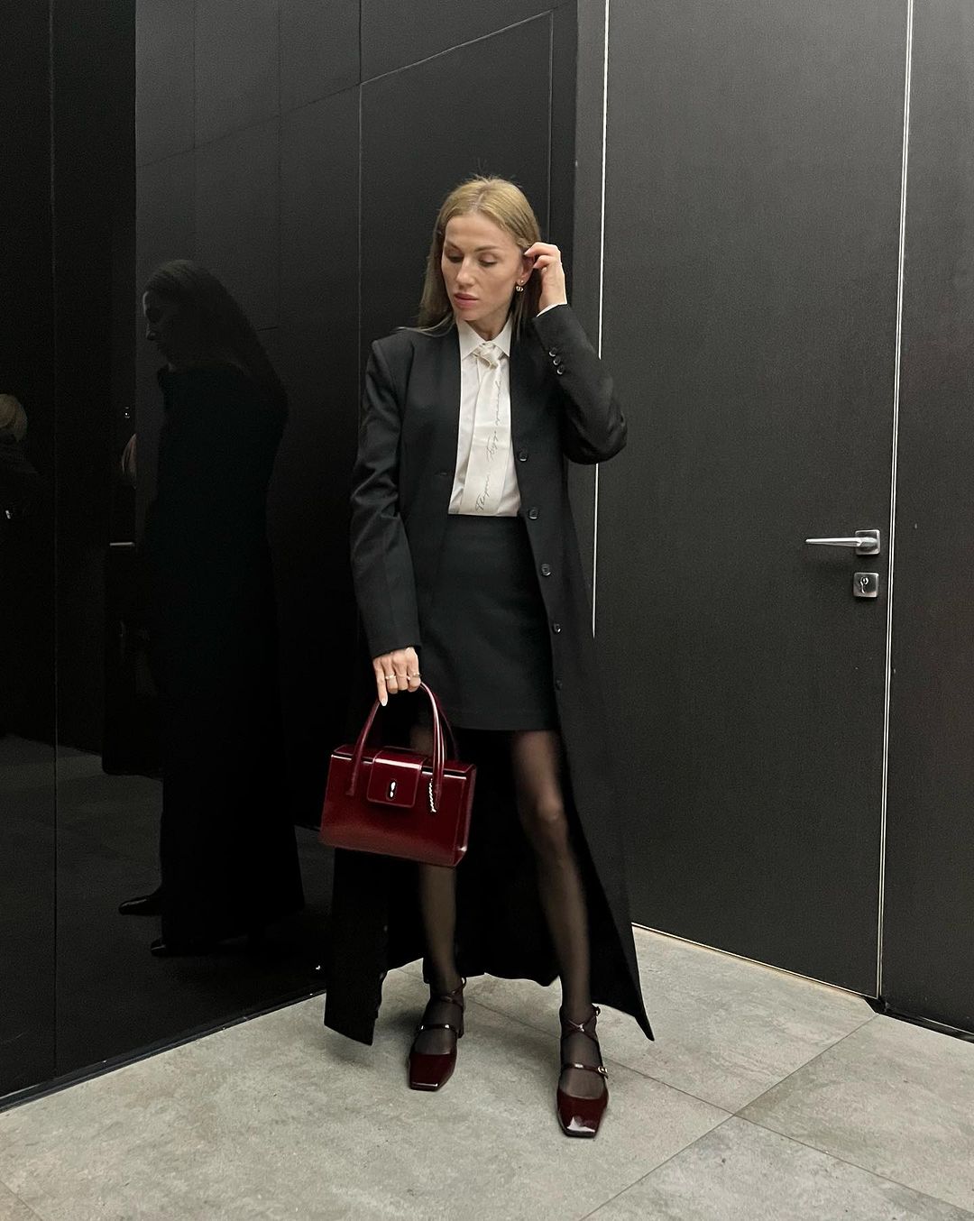 Стиліст показала, з чим носити трендове червоне взуття: модні варіанти