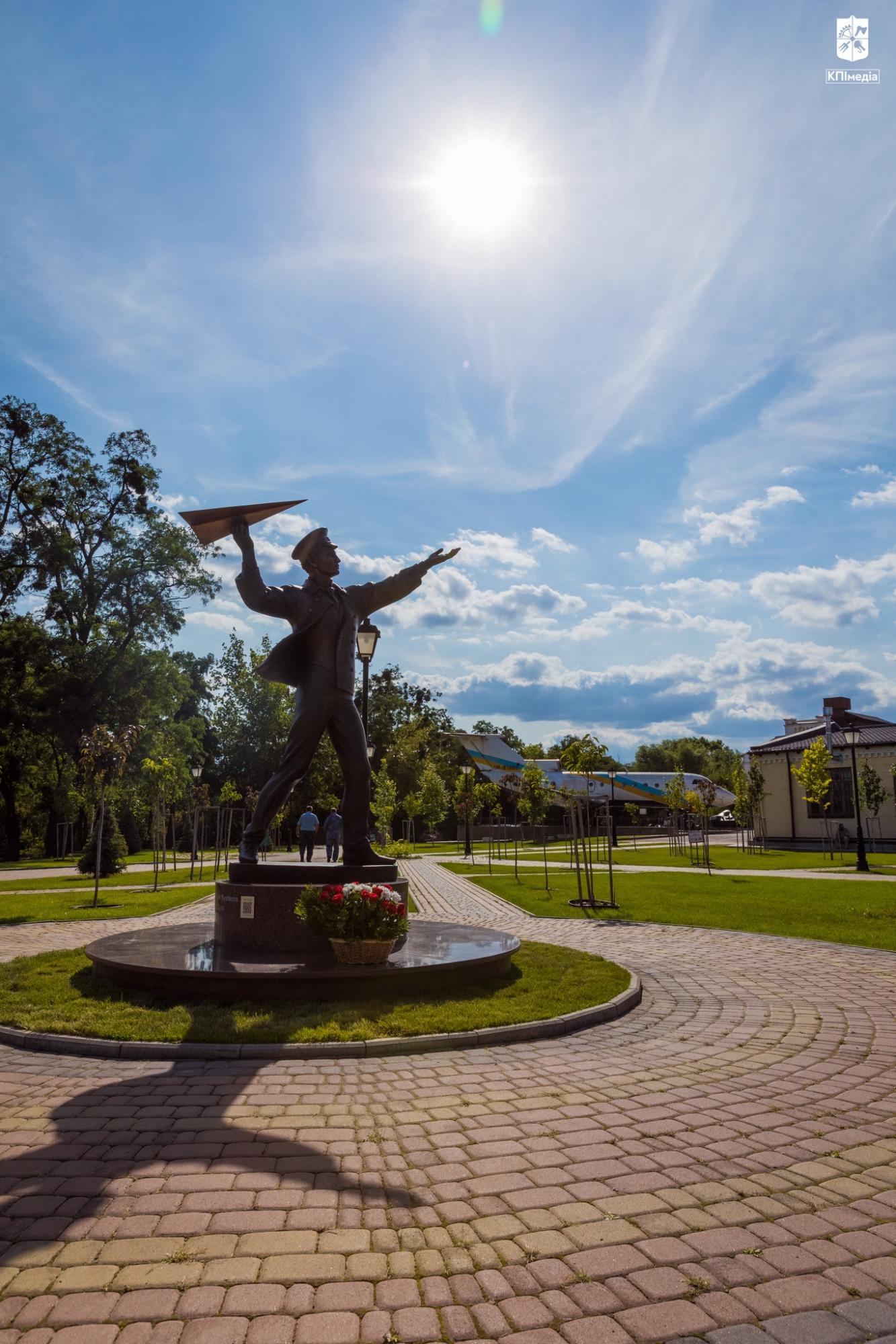 У Києві відкрили новий тематичний сквер. Дивіться, як він виглядає (фото і відео)