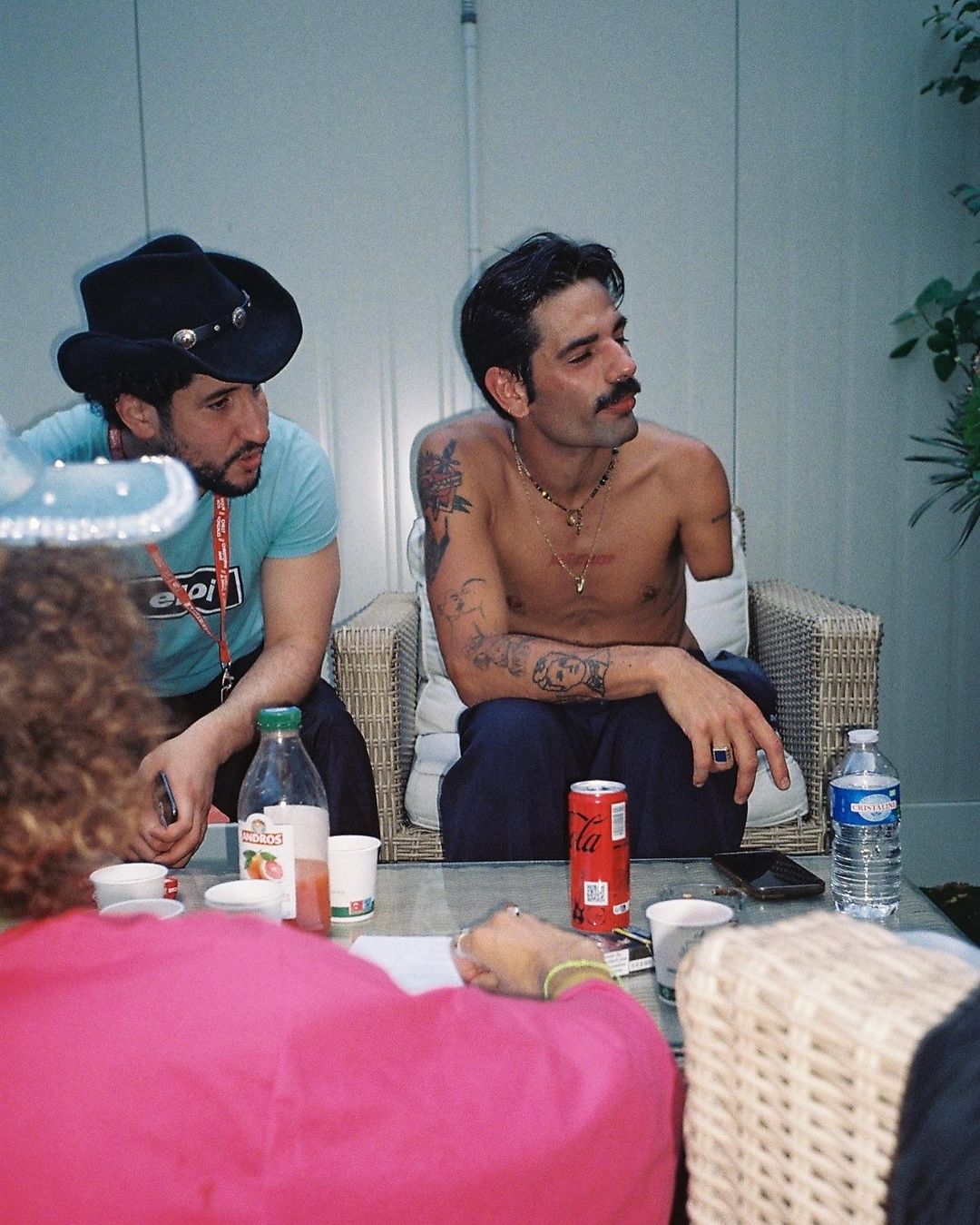 Схожий на Меркʼюрі співак без руки. Хто такий Лакі Лав, пісні якого підкорили ТікТок