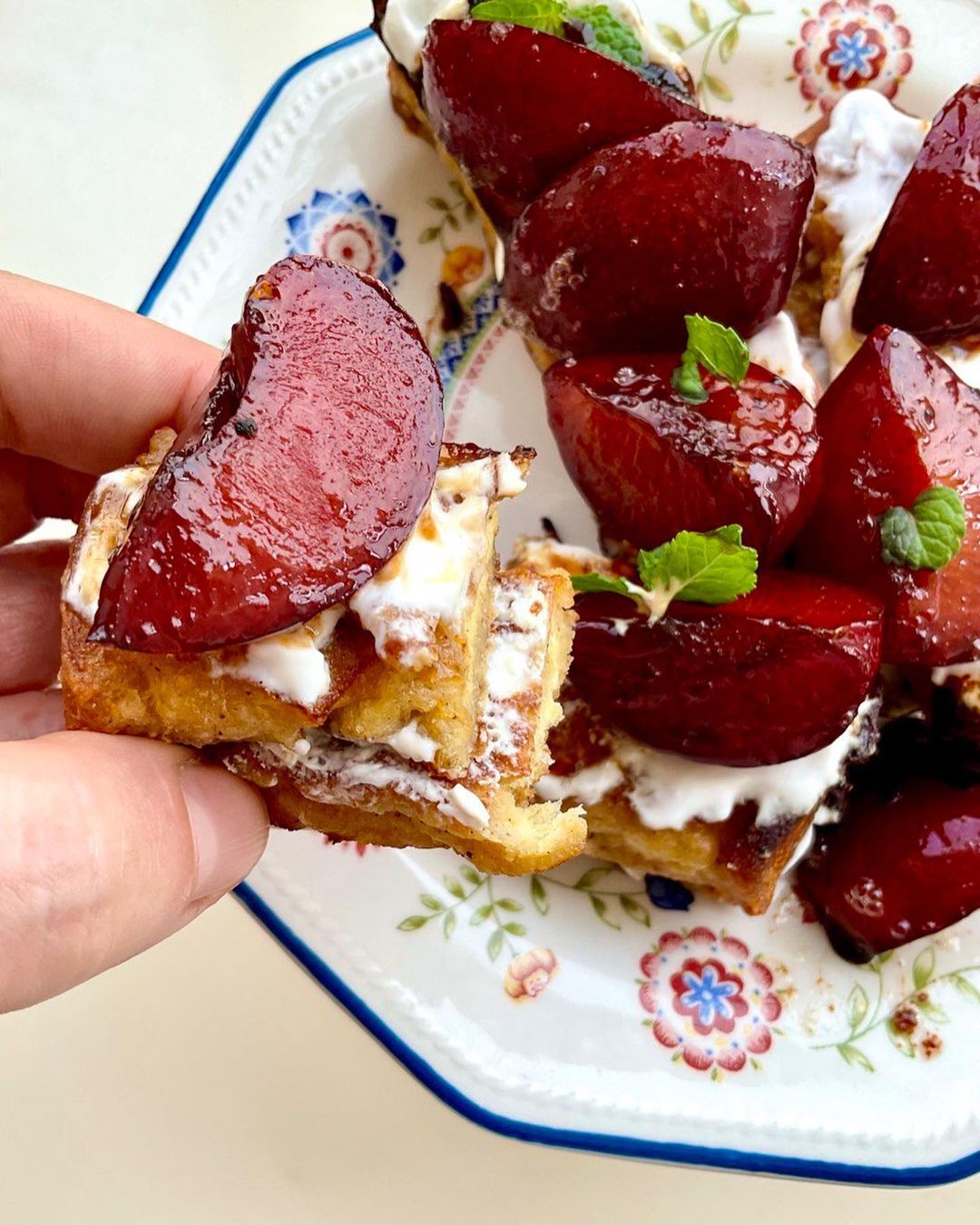 Сподобається всій сім'ї: ось що можна приготувати на сніданок із вчорашнього хліба