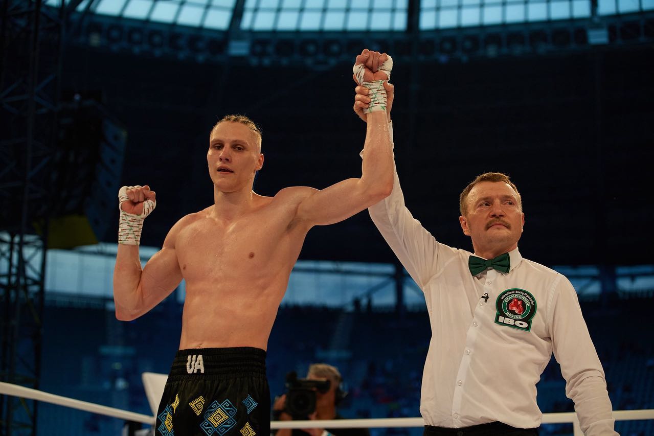 Усик – Ф'юрі: де дивитися бій, прогноз і розклад вечора боксу