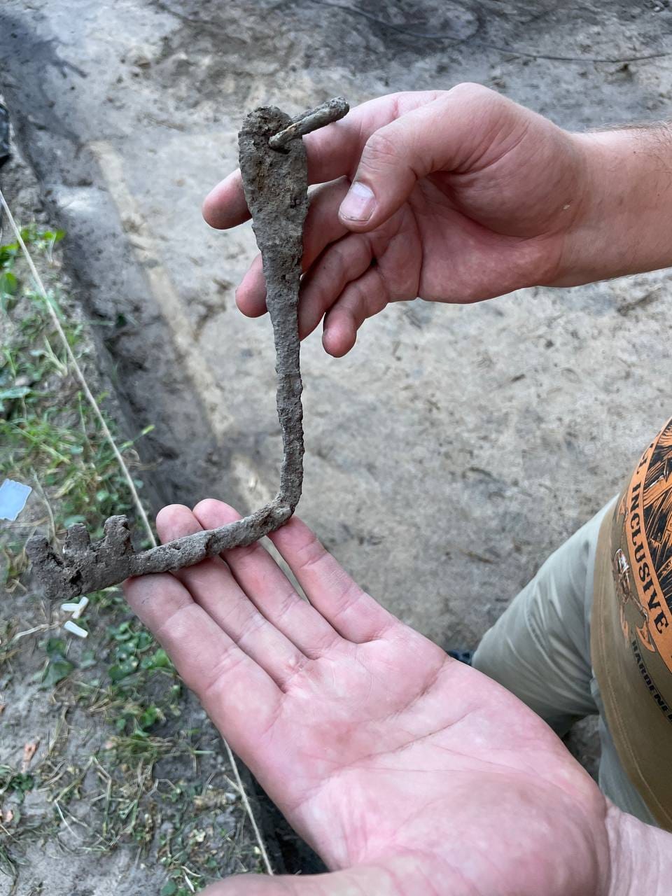 Археологи показали артефакти, які знайшли під Києвом. Деяким із них майже тисяча років (фото)
