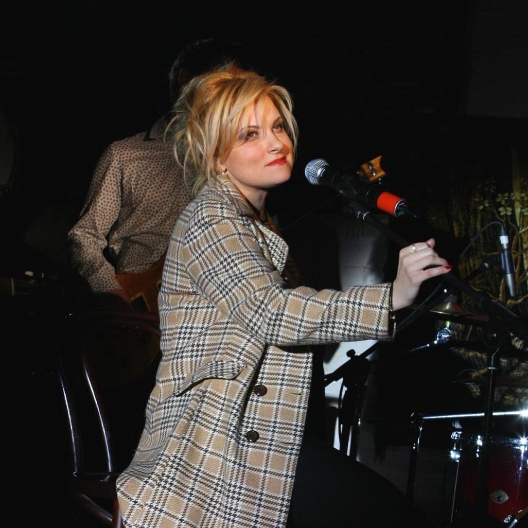 Ко дню учителя: 7 украинских звезд, которые работали в школе или имеют диплом педагога