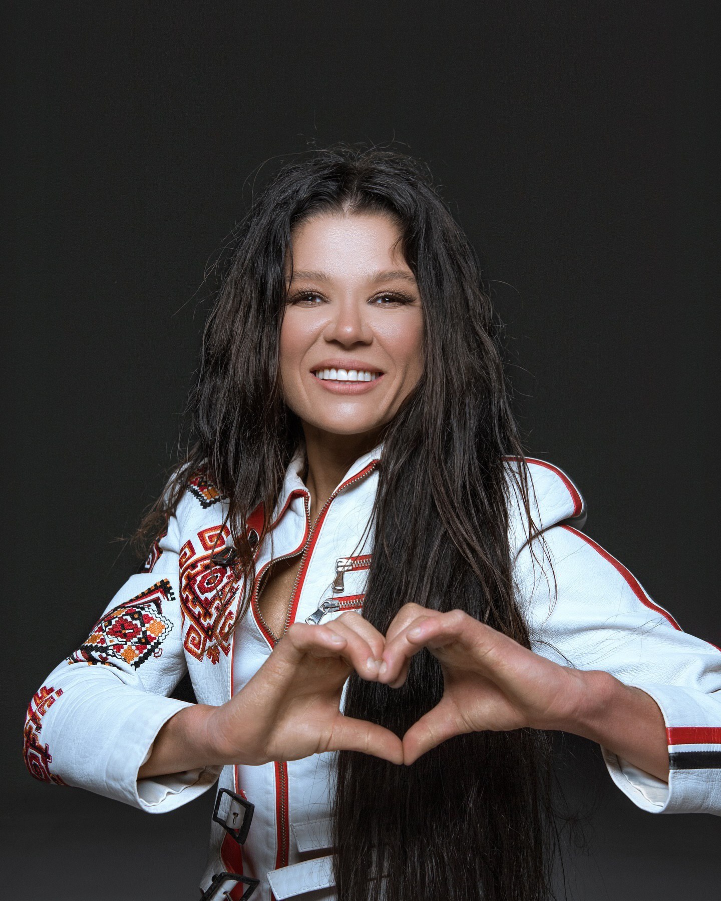 Наша історія, гордість та ідентичність. Зірки показали свої яскраві вбрання в День Вишиванки 2024