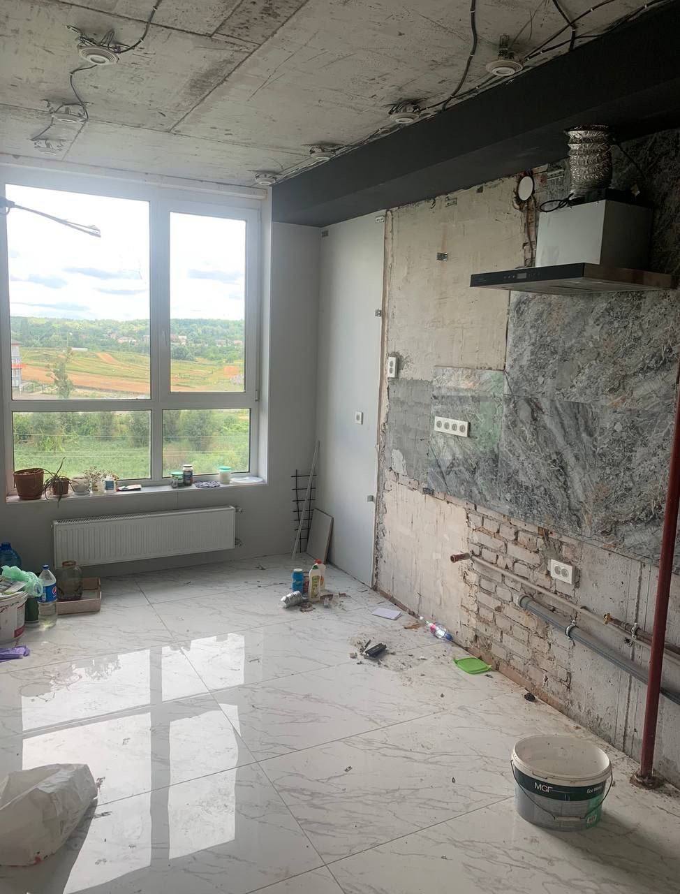 Вынесли даже унитаз с раковиной: в Ирпене семья квартирантов "обнесла" квартиру