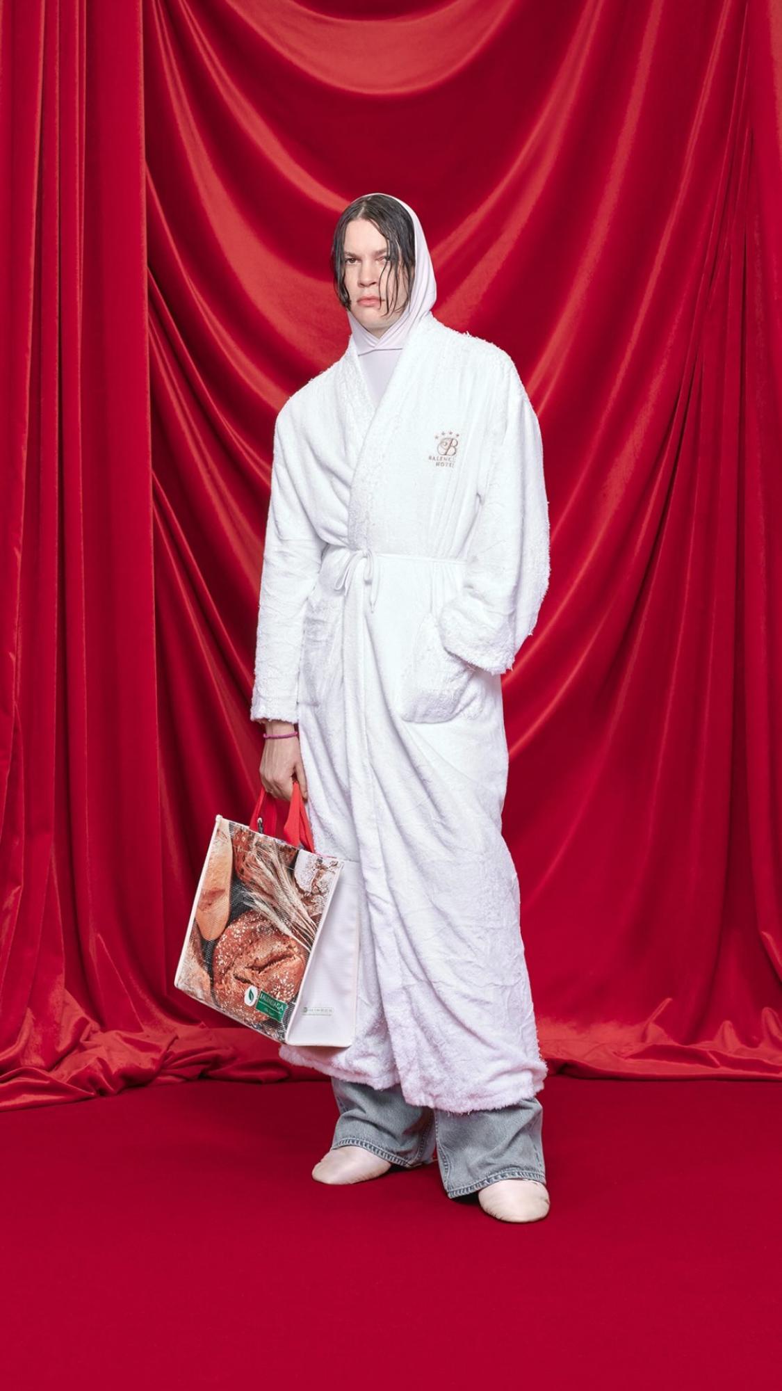 Balenciaga випустили сумки та гаманець, які просто вражають (фото)