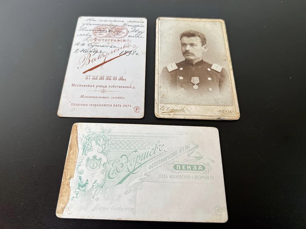 З України намагались вивезти цінні документи ХІХ-ХХ століть і порцелянові скульптурки (фото)