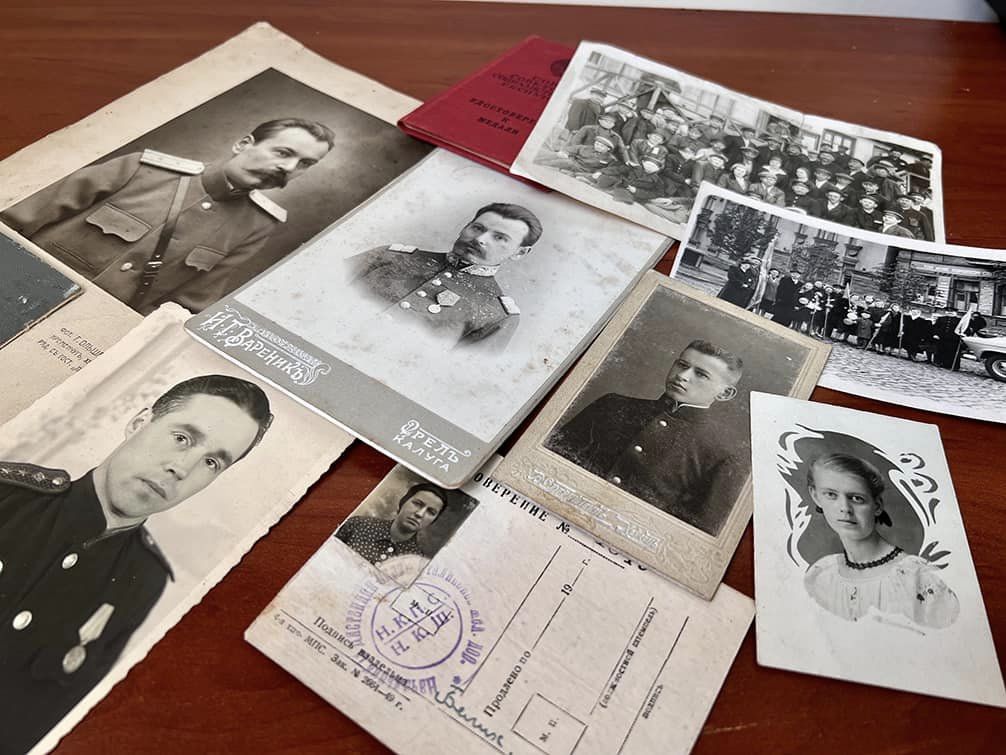 З України намагались вивезти цінні документи ХІХ-ХХ століть і порцелянові скульптурки (фото)