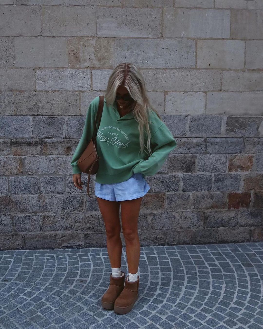 Стиліст показала, з чим носити білі брендові шкарпетки, щоб це було стильно (фото)