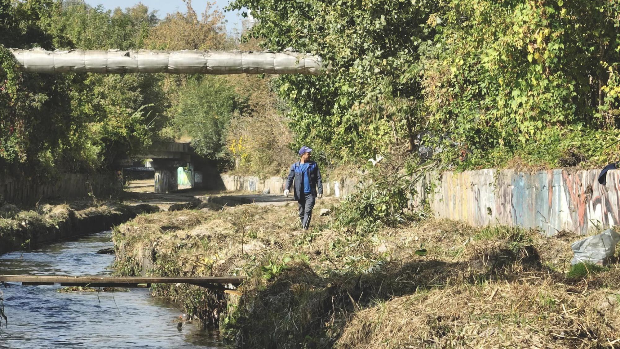У Києві рятують річку Либідь від забруднення: що вже зробили активісти (фото)