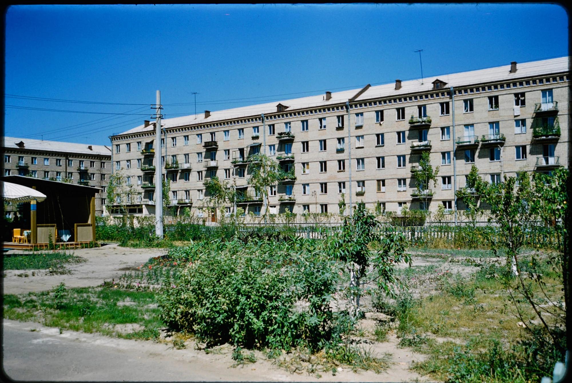 Смотрите, как 70 лет назад выглядел первый жилой массив Киева (фото)