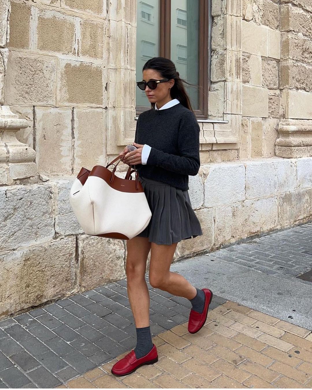 Стиліст показала, з чим носити трендове червоне взуття: модні варіанти