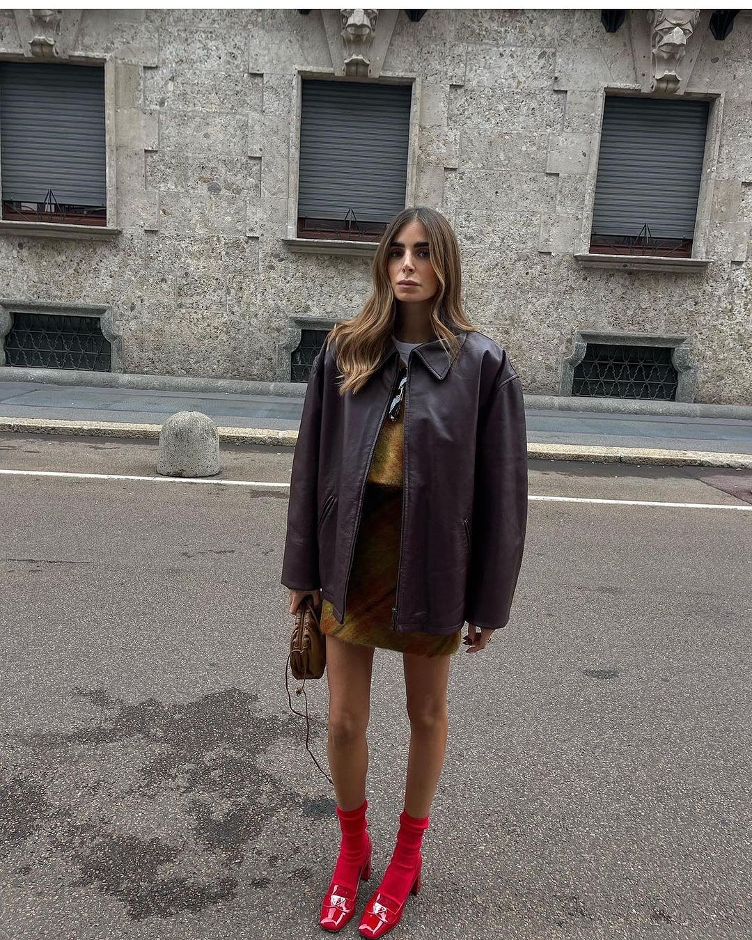 Стиліст показала, з чим носити трендове червоне взуття: модні варіанти