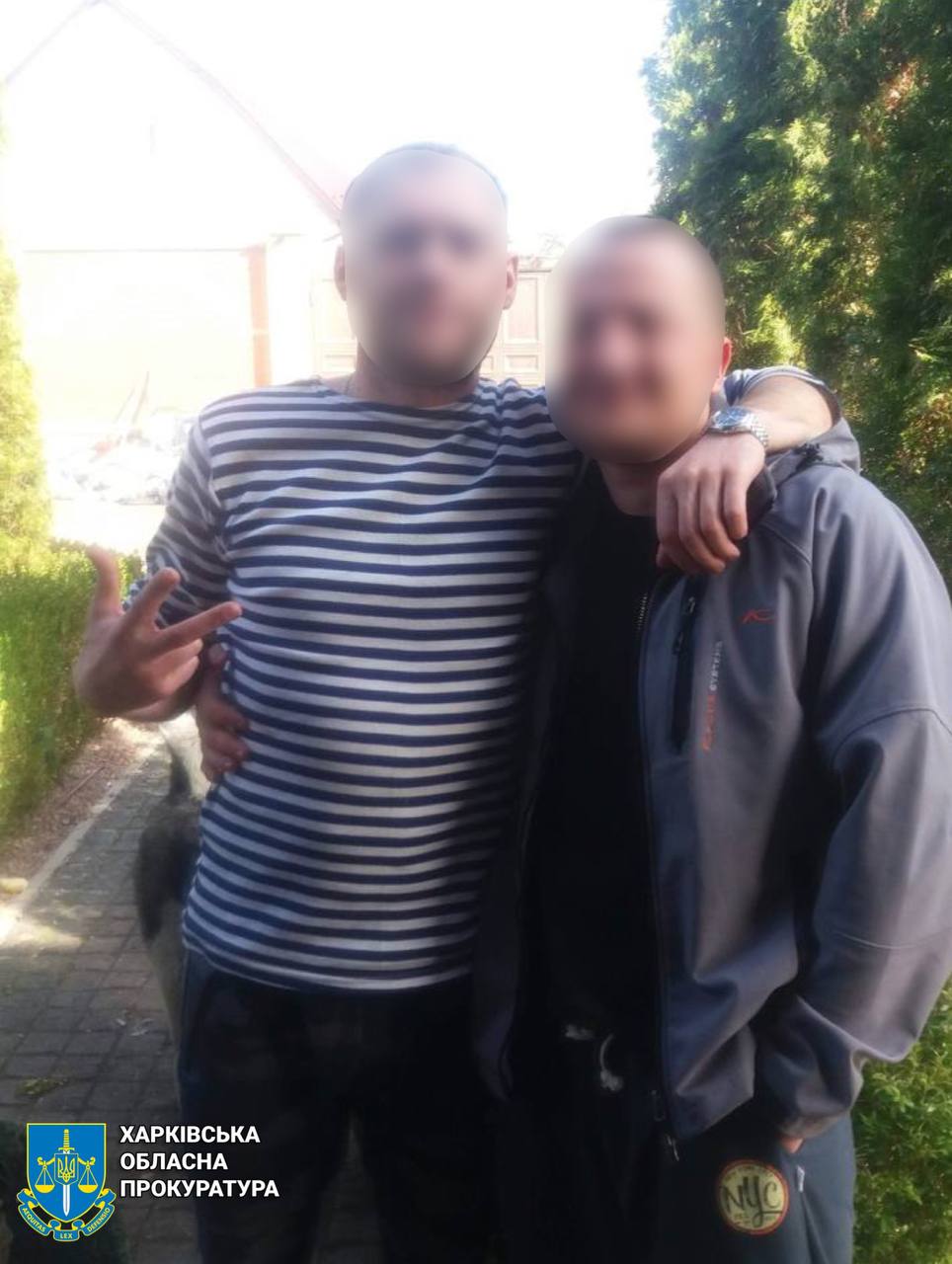 Допомогло встановити "фото на згадку". Дев'ятьом окупантам оголосили підозру