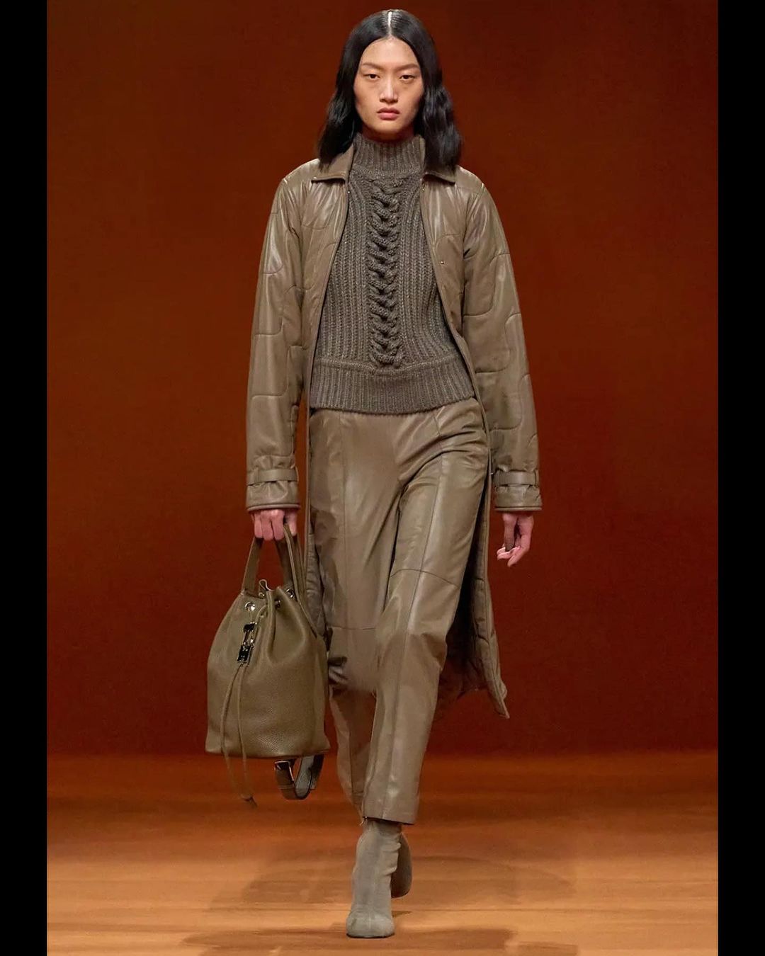 Без них нікуди: стиліст показала стильні варіанти штанів (фото)